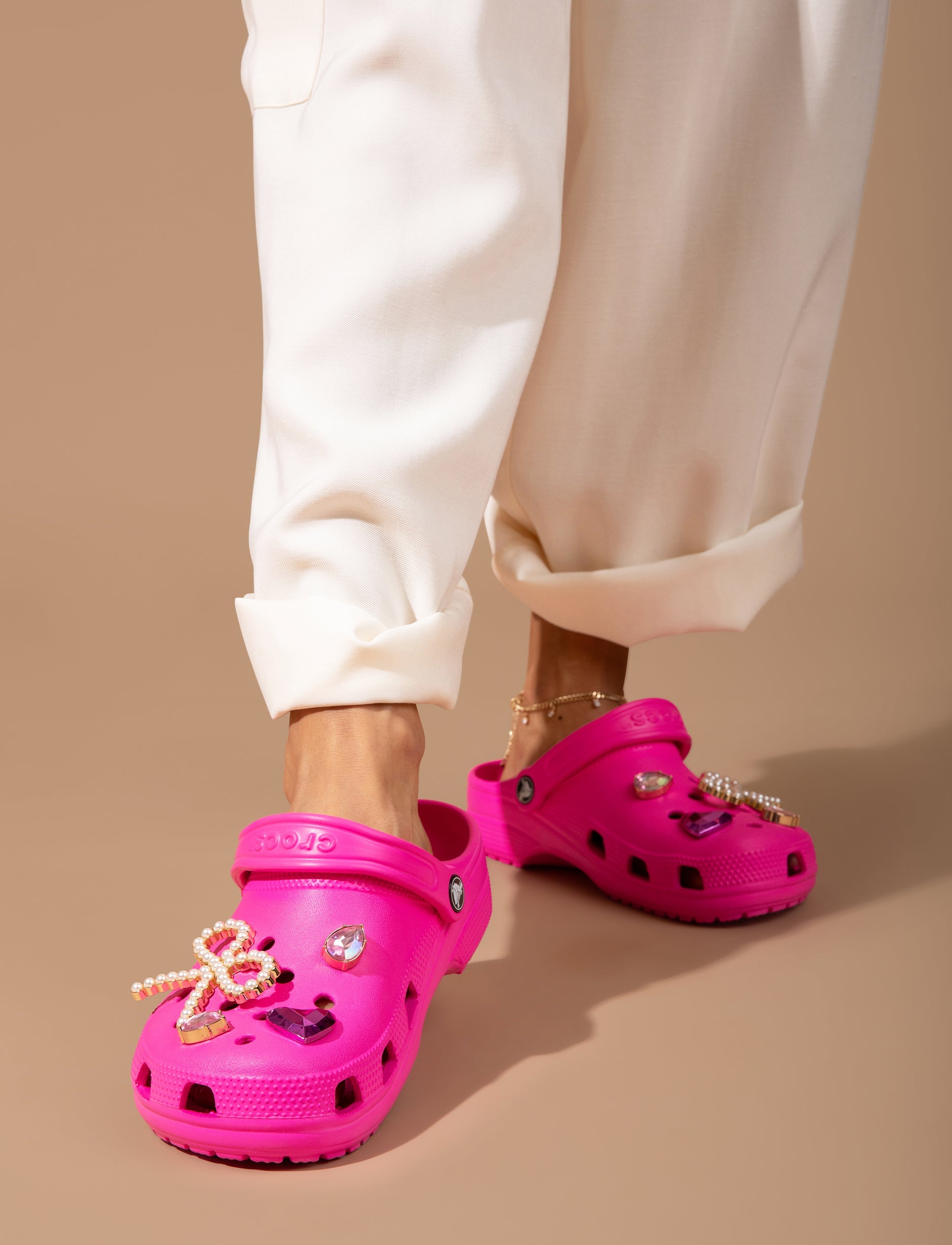 Crocs Classic - נעלי קרוקס קלאסים בצבע ורוד קראש