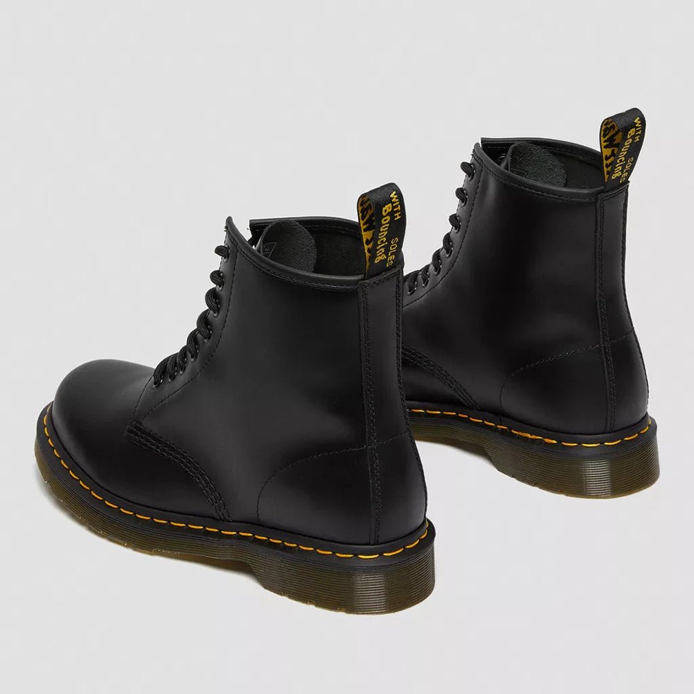 מגפי ד"ר מרטינס 1460 8 Eye Boot Smooth נשים