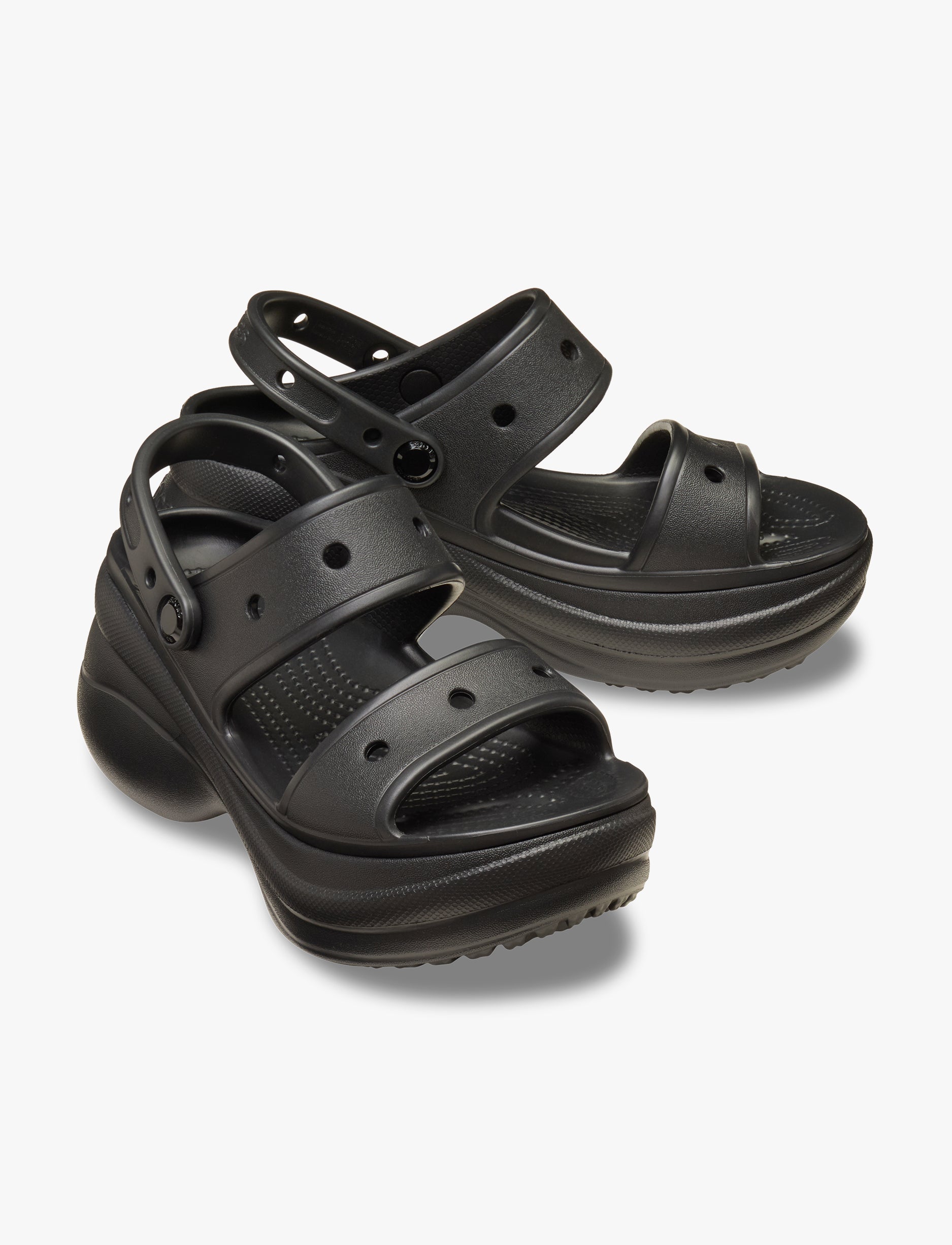 Crocs Women's Classic Bae Sandal - סנדלי פלטפורמה ביי קרוקס לנשים בצבע שחור