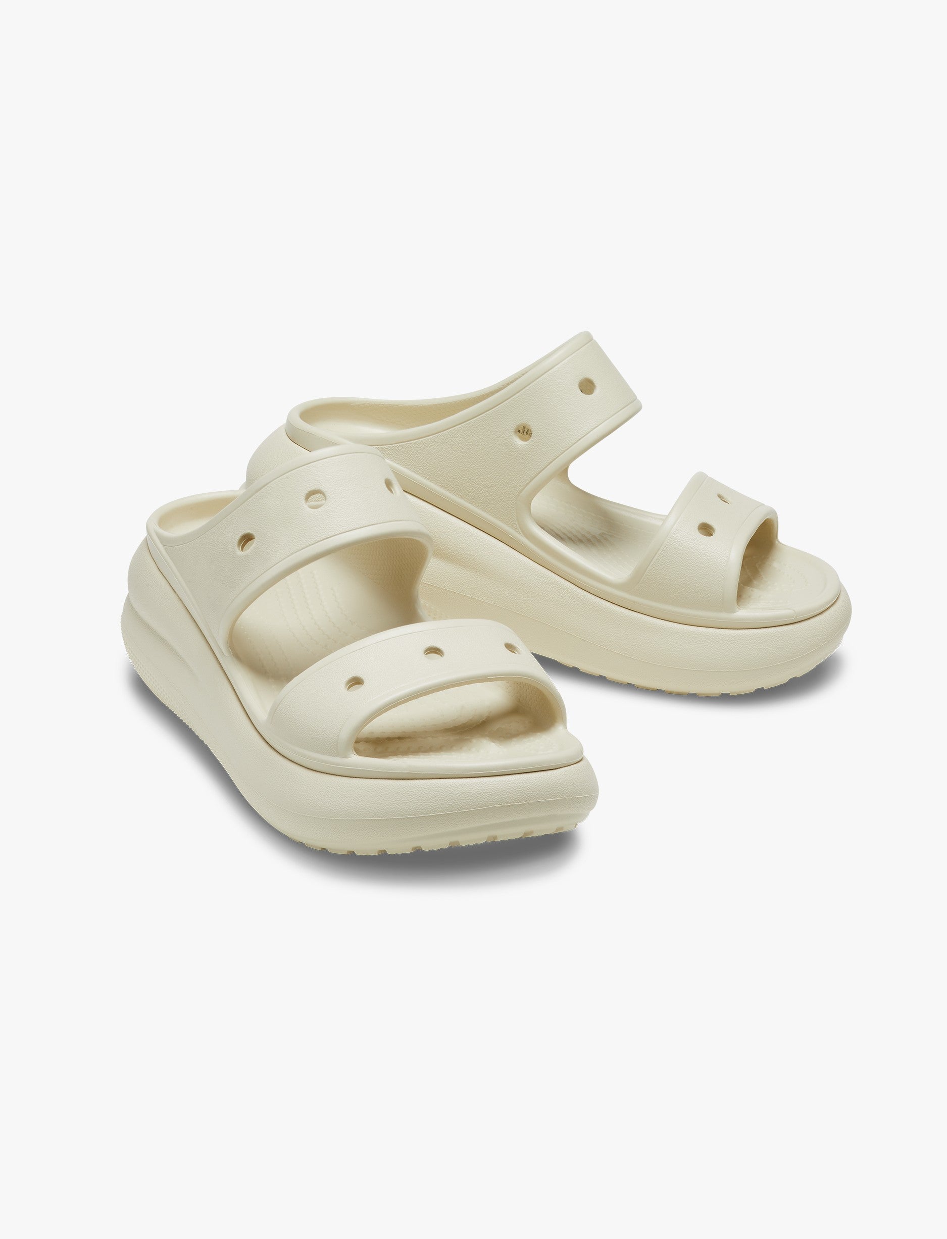 Crocs Classic Crush Sandal - כפכפי קראש קרוקס לנשים בצבע עצם