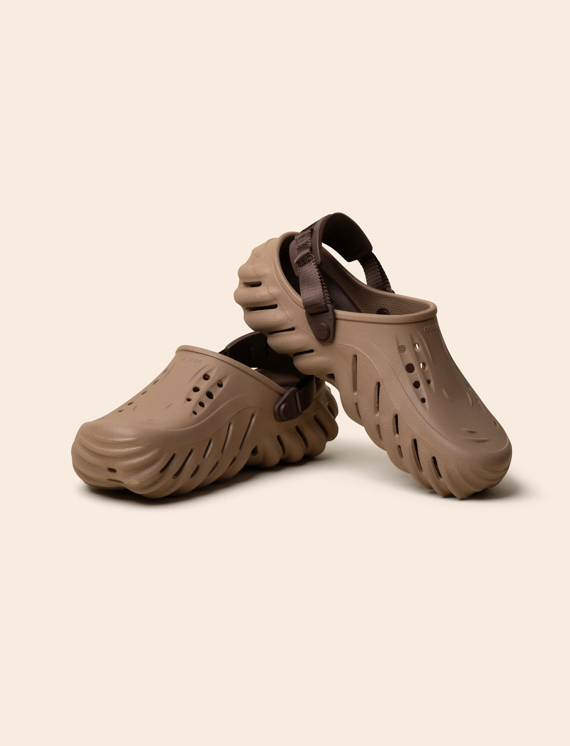 Crocs Echo Clog - כפכפי קלוג אקו קרוקס בצבע לאטה