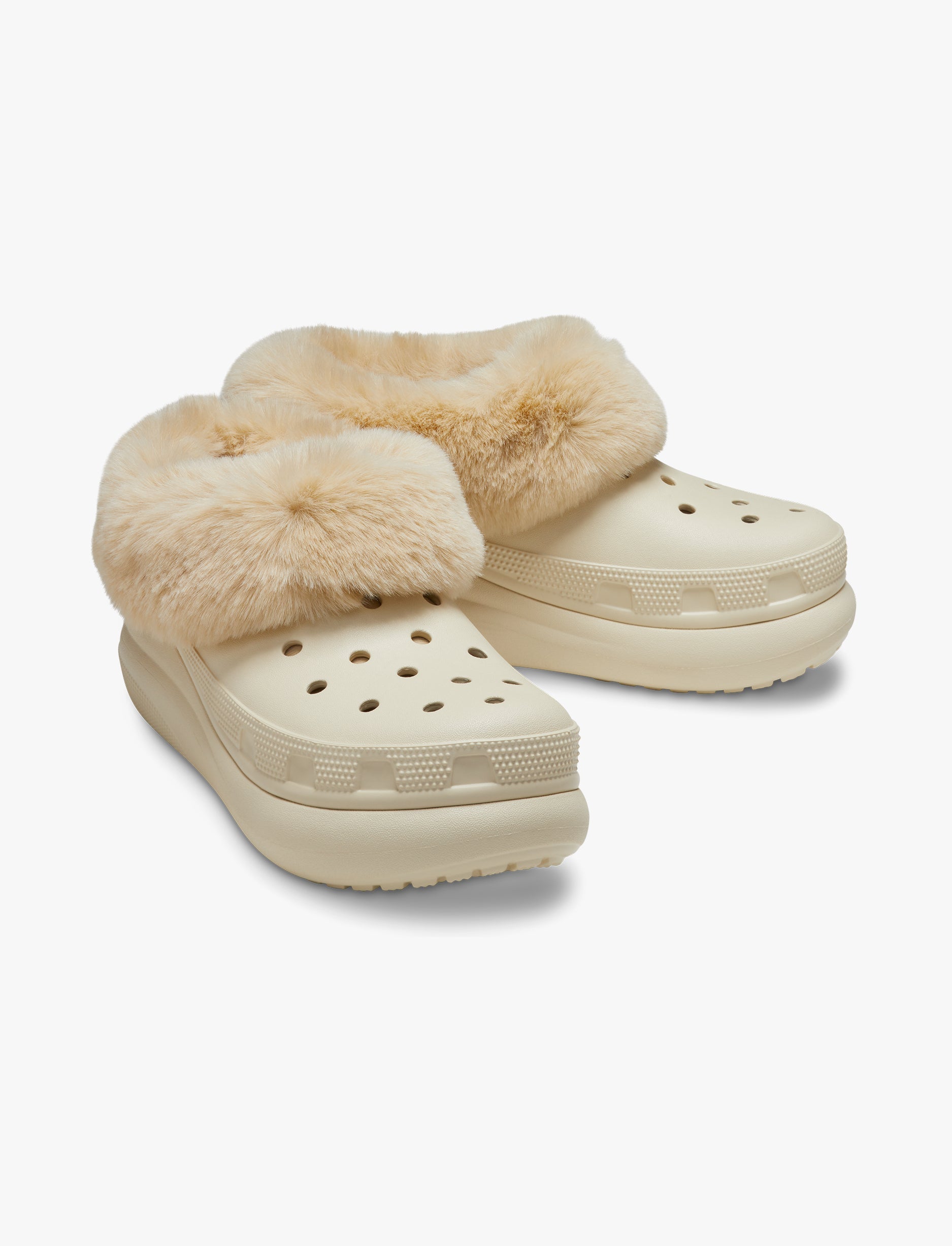 Crocs Furever Crush - כפכפי פלטפורמה קרוקס קראש עם פרווה לנשים בצבע קרם