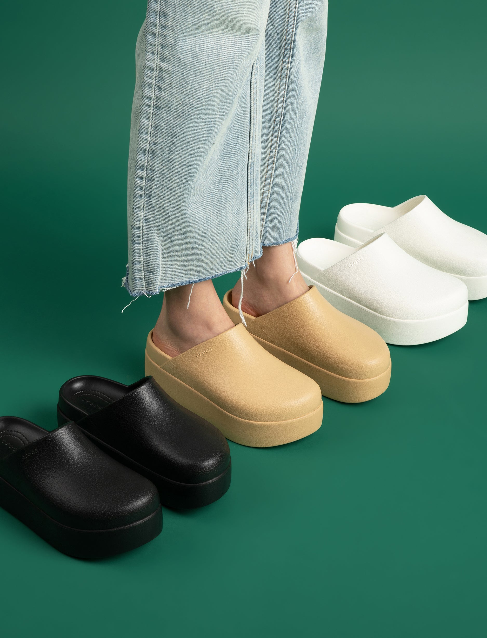 Crocs Dylan Platform Clog - כפכפי קרוקס דילן פלטפורמה לנשים בצבע צהוב חיטה