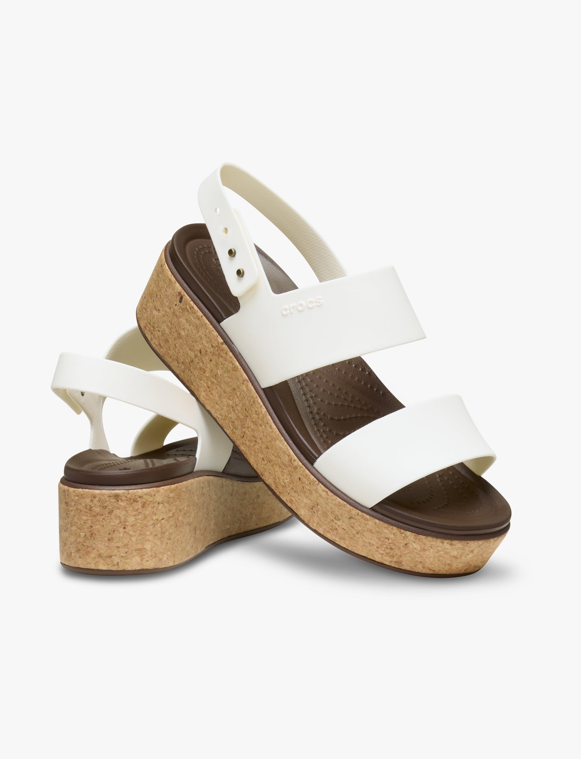 Crocs Brooklyn Cork Low Wedge - סנדלי פלטפורמה קרוקס ברוקלין קורק לנשים בצבע לבן גיר