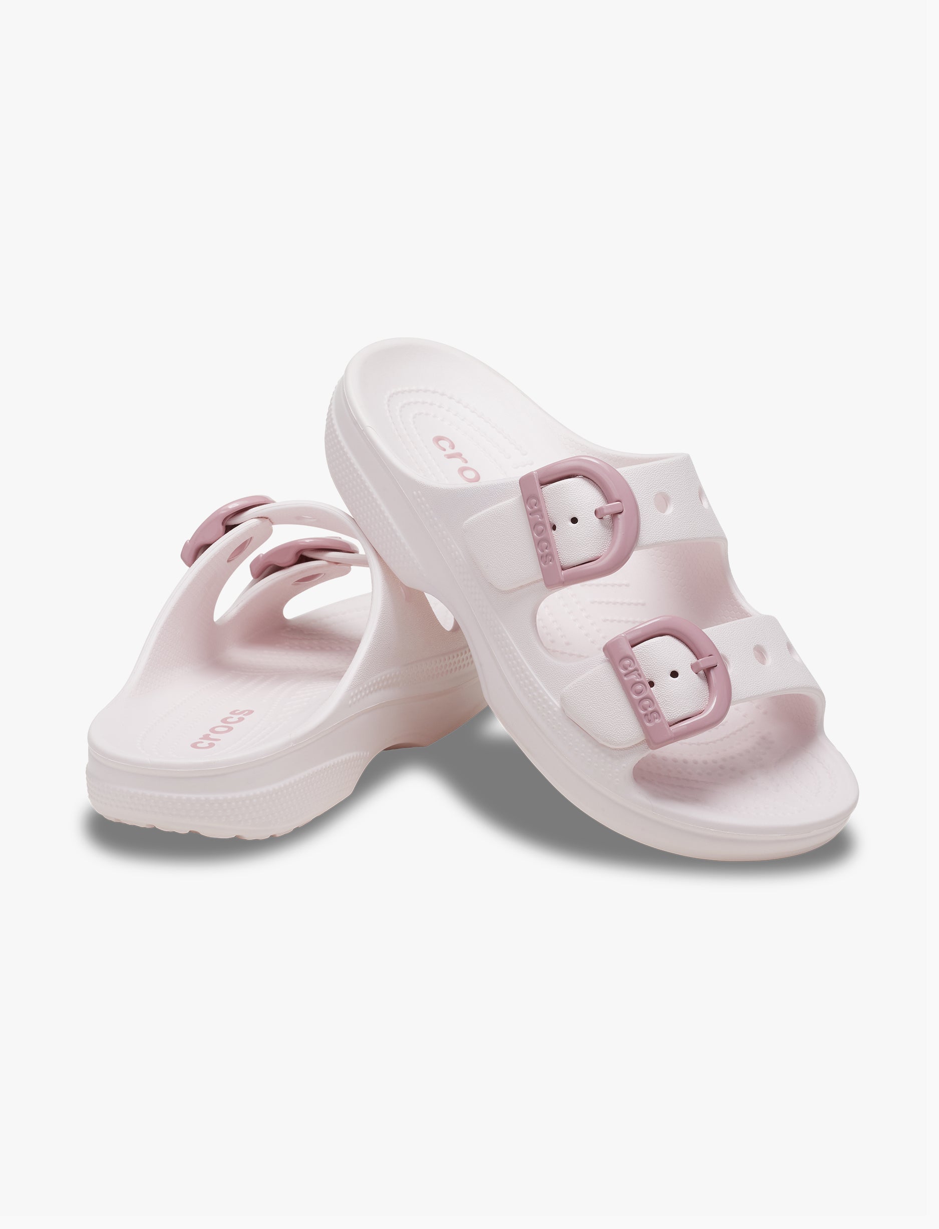 Crocs Saturday Enamel Buckle Sandal - כפכפי קרוקס לנשים בצבע ורוד קרחוני