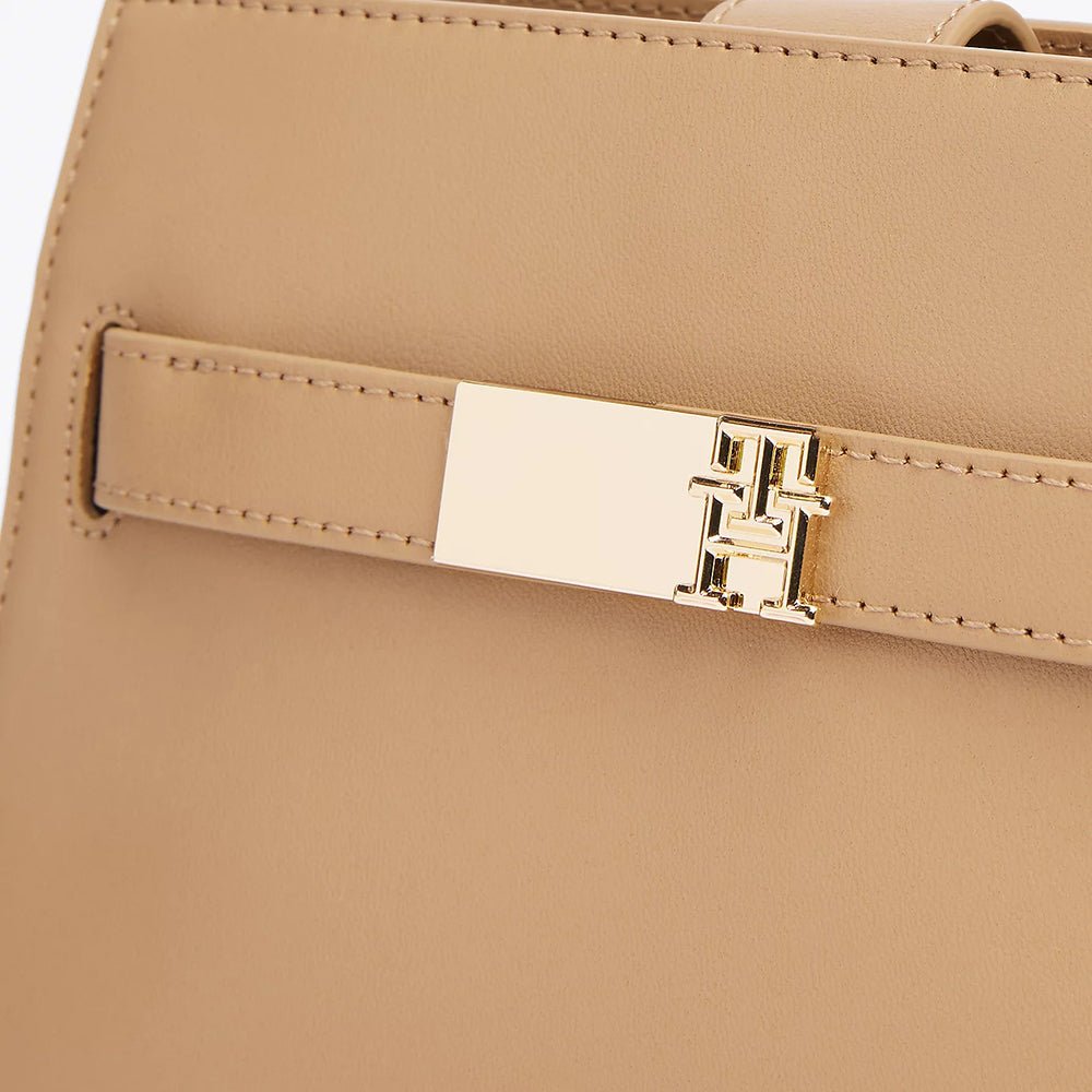 תיק טומי הילפיגר Heritage Stud Satchel נשים