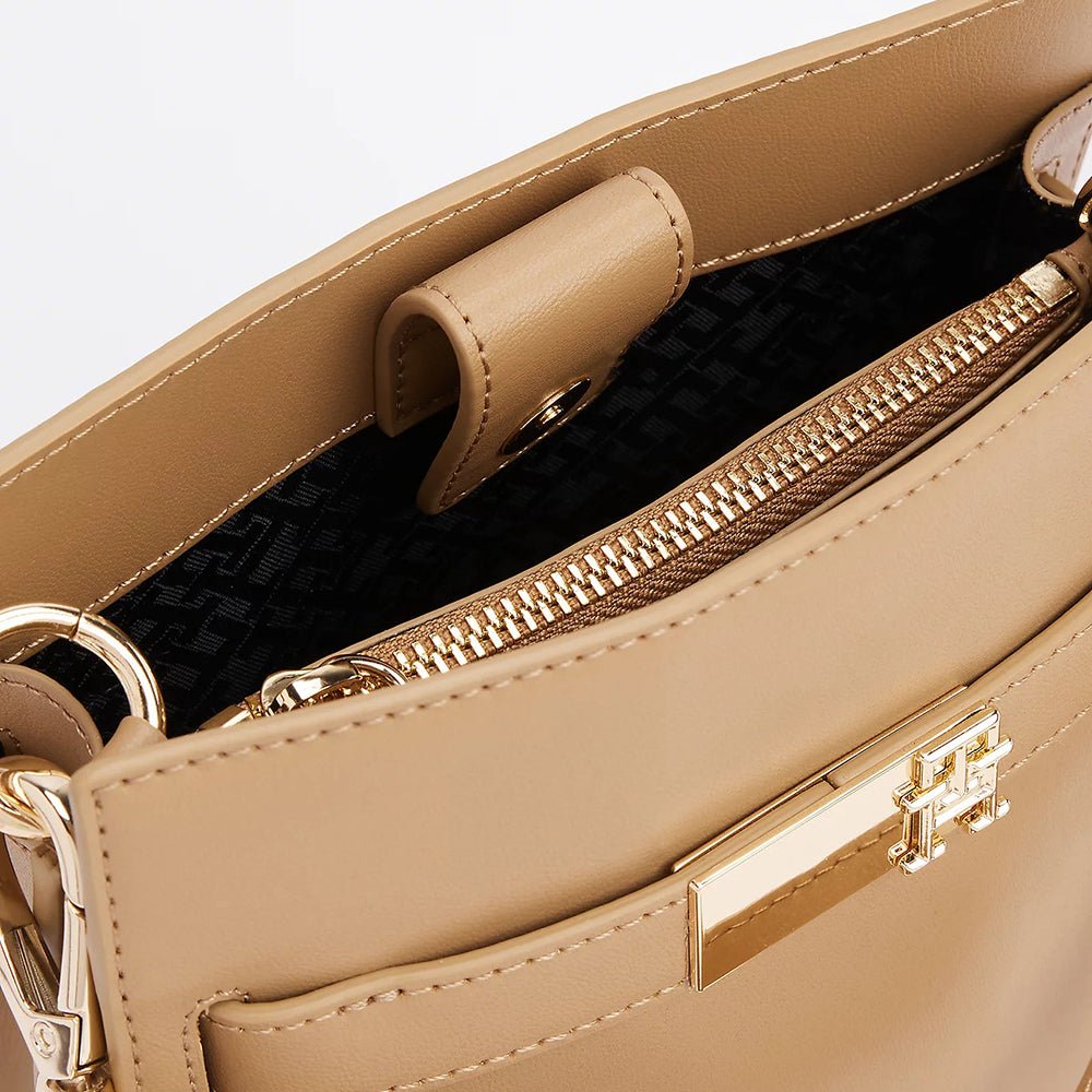 תיק טומי הילפיגר Heritage Stud Satchel נשים