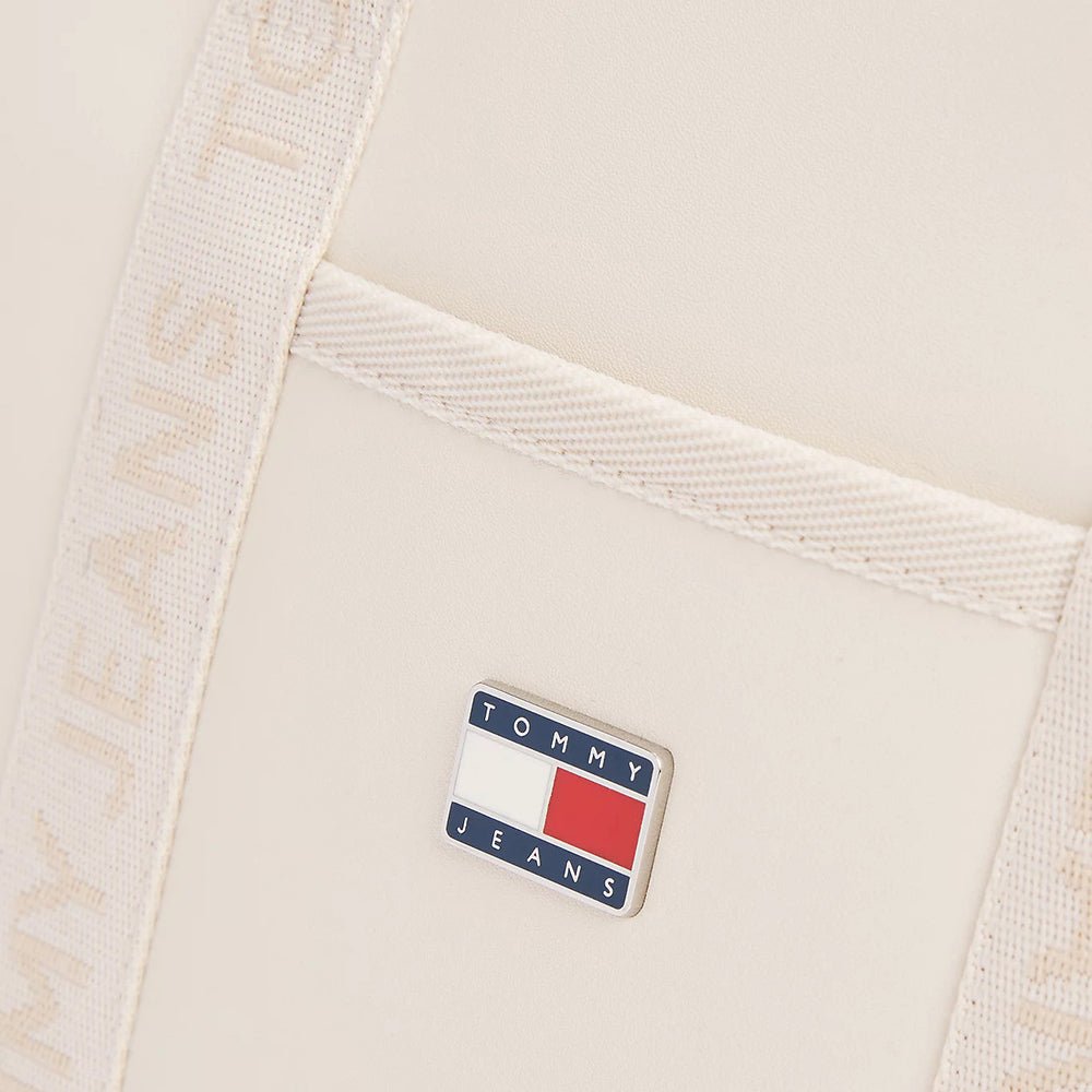 תיק טומי הילפיגר Essential Repeat Logo Tote נשים