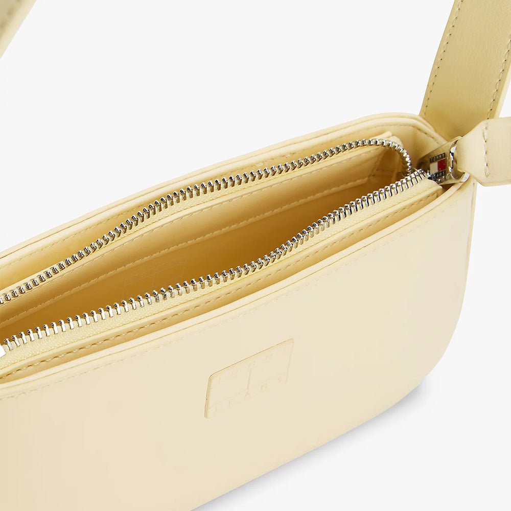 תיק טומי הילפיגר Essential Shoulder נשים