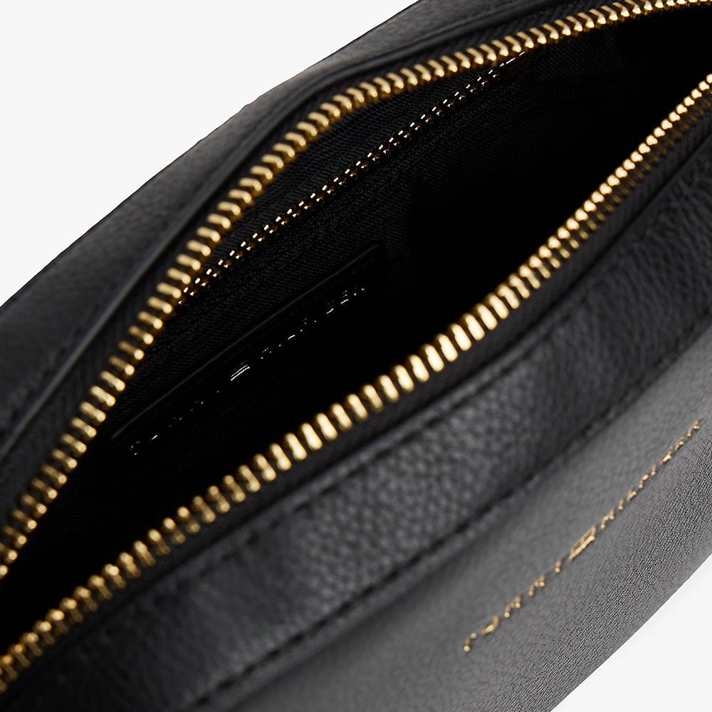 תיק טומי הילפיגר Logo Webbing Strap Camera נשים