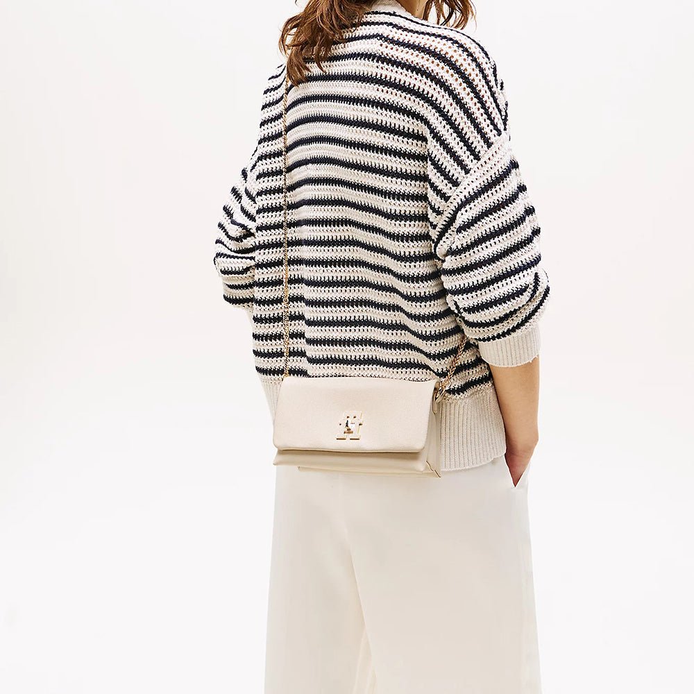 תיק טומי הילפיגר Modern Turn Lock Crossbody נשים