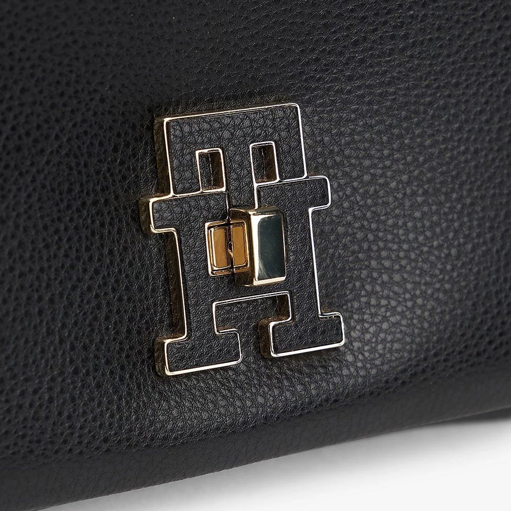 תיק טומי הילפיגר Modern Turn Lock Crossbody נשים