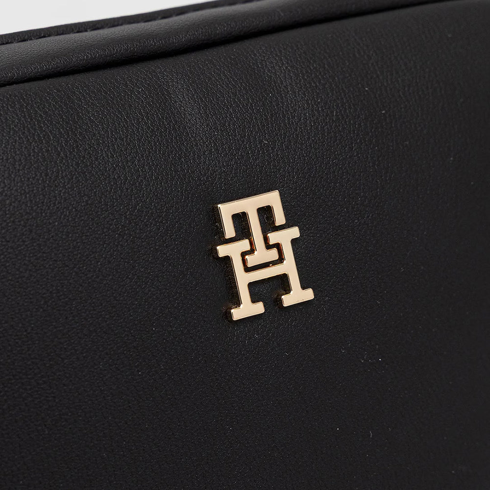 תיק טומי הילפיגר Monogram Crossbody Camera נשים
