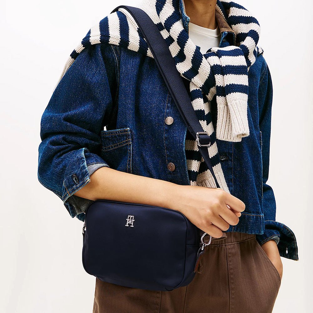 תיק טומי הילפיגר Webbing Crossbody Camera נשים