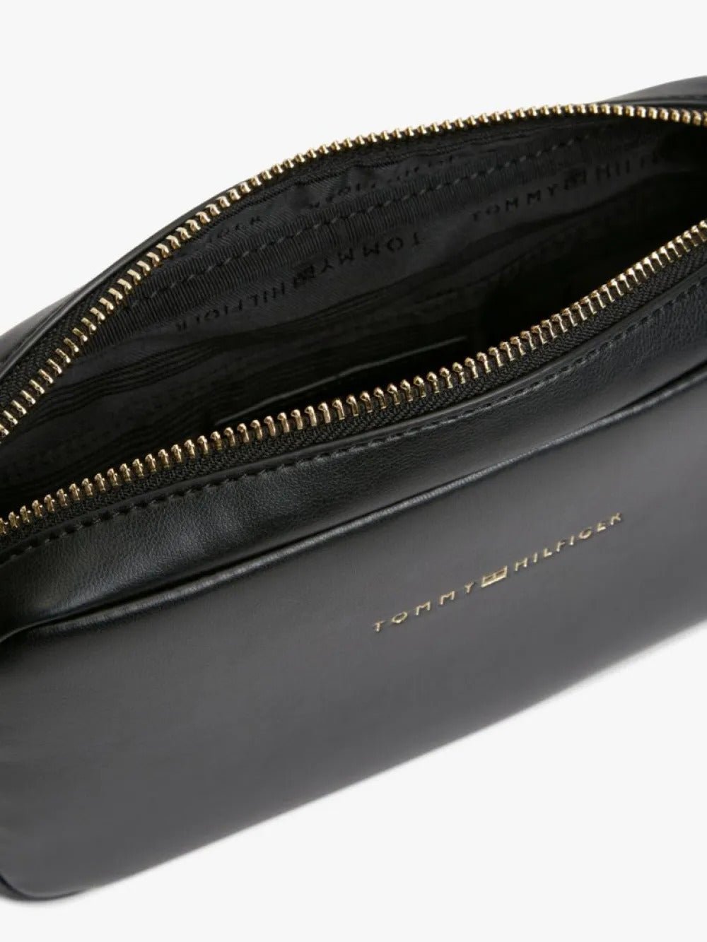 תיק טומי הילפיגר Essential Debossed Crossbody Camera נשים