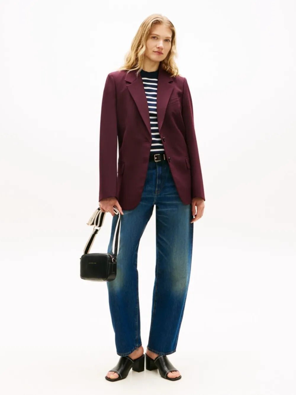 תיק טומי הילפיגר Essential Debossed Crossbody Camera נשים