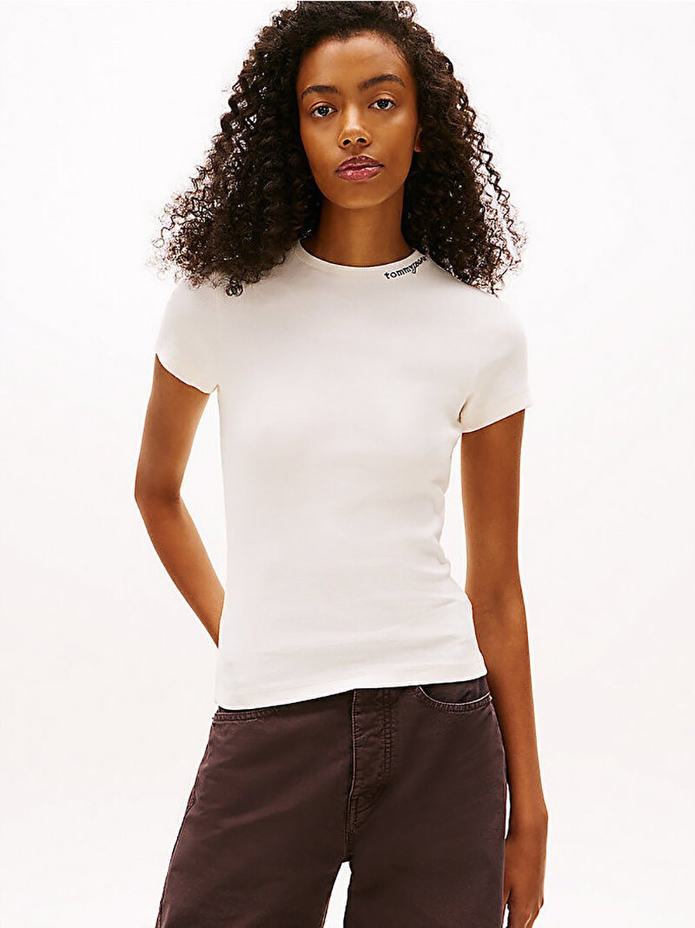 חולצת טישירט קצרה טומי הילפיגר Slim Gmd Script Rib נשים