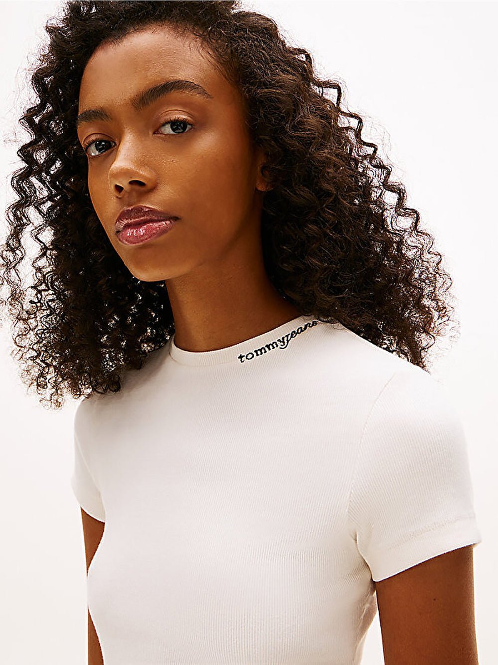 חולצת טישירט קצרה טומי הילפיגר Slim Gmd Script Rib נשים