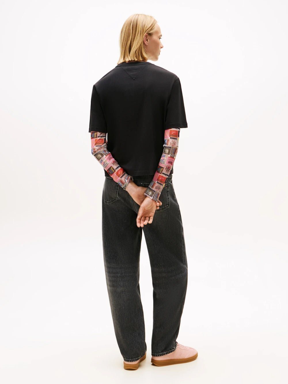 חולצת טישירט קצרה טומי הילפיגר Boxy Badge Tee נשים