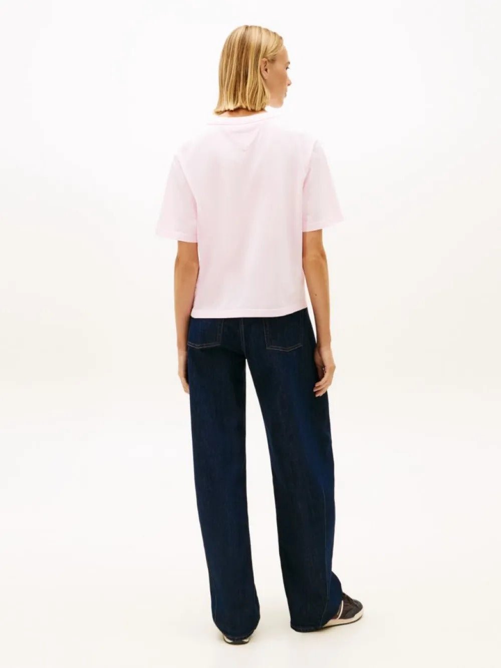 חולצת טישירט קצרה טומי הילפיגר Boxy Badge Tee נשים