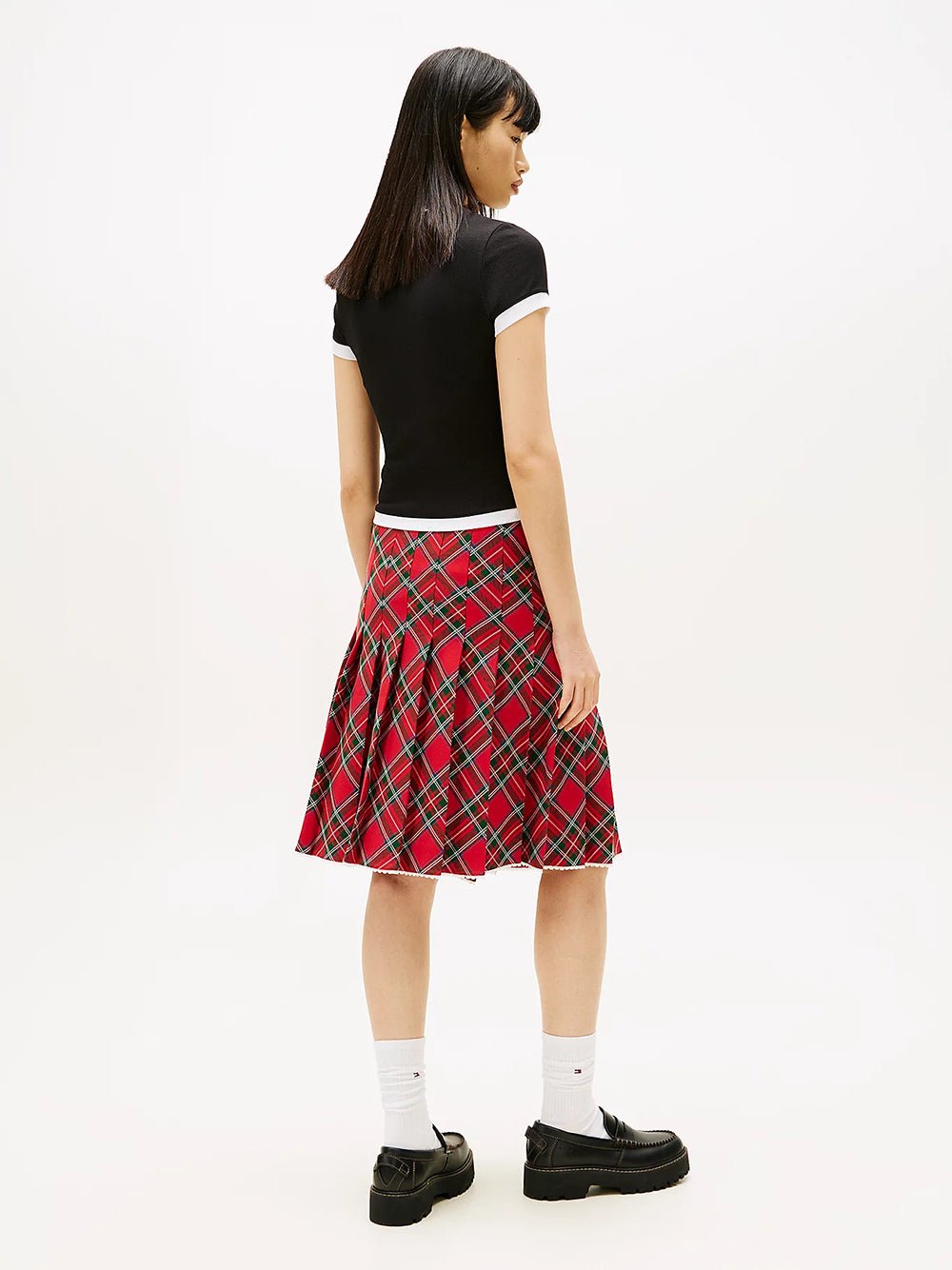 חולצת טישירט קצרה טומי הילפיגר Badge Ribbed Slim נשים