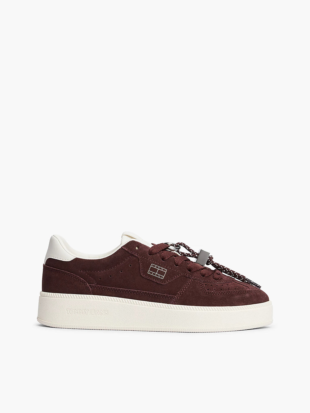 נעלי טומי הילפיגר The Greenwich Suede Logo Charm Trainers נשים
