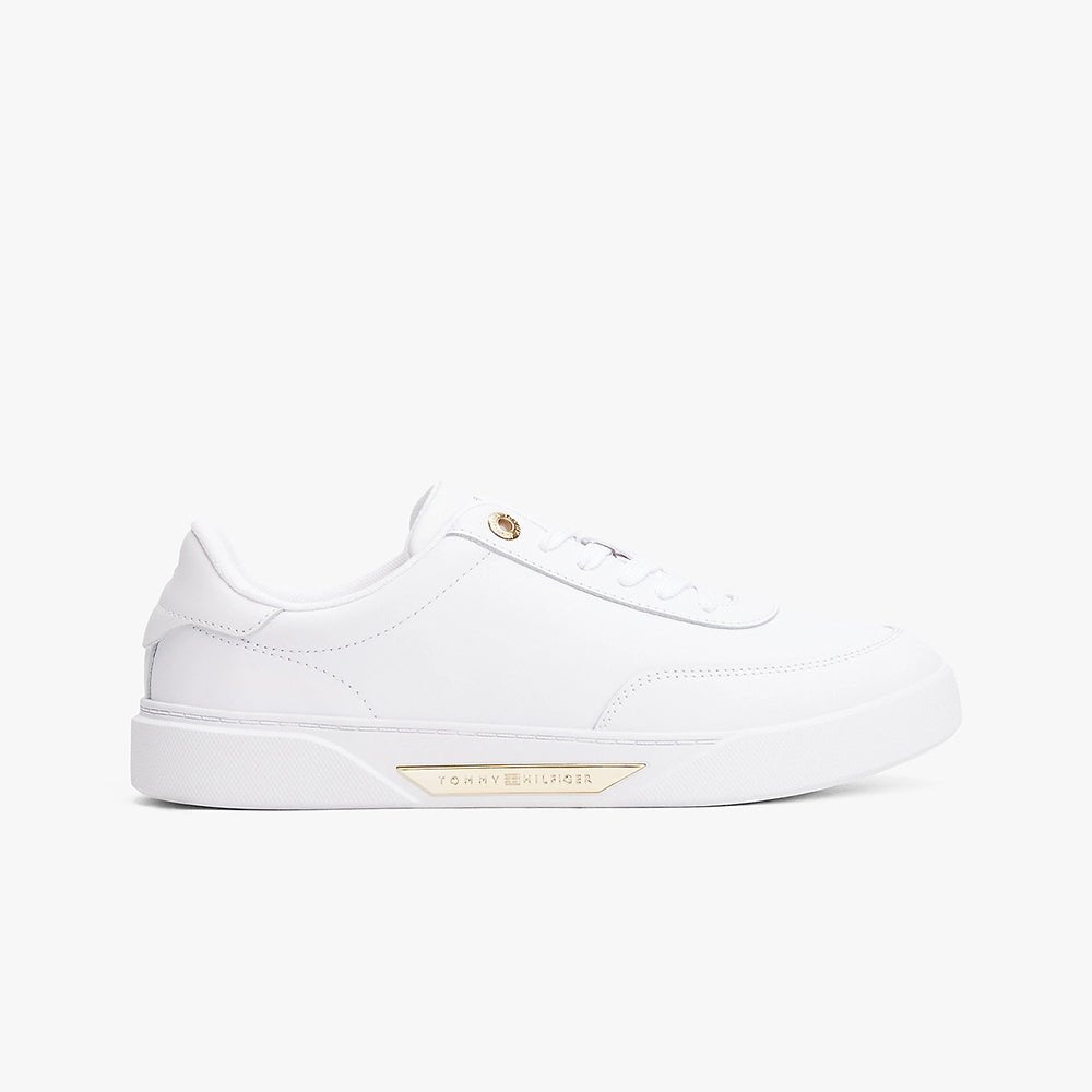 נעלי טומי הילפיגר Leather Gold-Tone Trim Court Trainers נשים