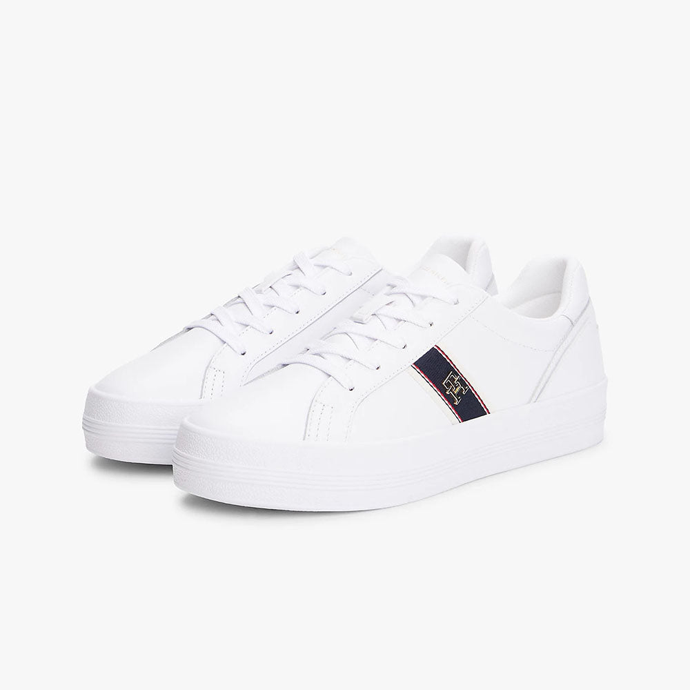 נעלי טומי הילפיגר Leather TH Monogram Plaque Trainers נשים