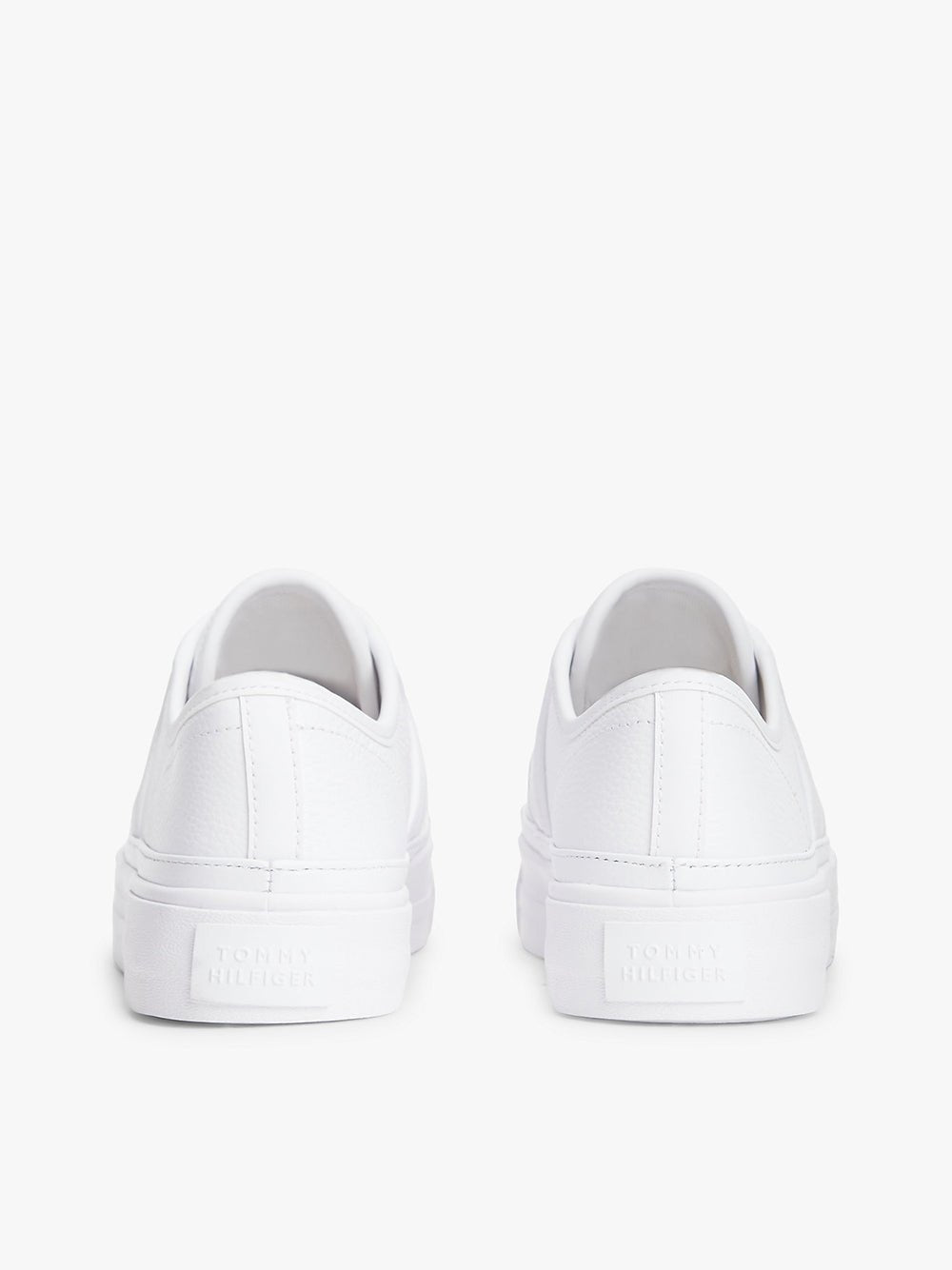 נעלי טומי הילפיגר Logo Pebble Grain Leather Platform נשים