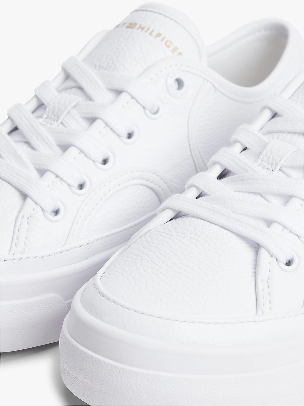 נעלי טומי הילפיגר Logo Pebble Grain Leather Platform נשים