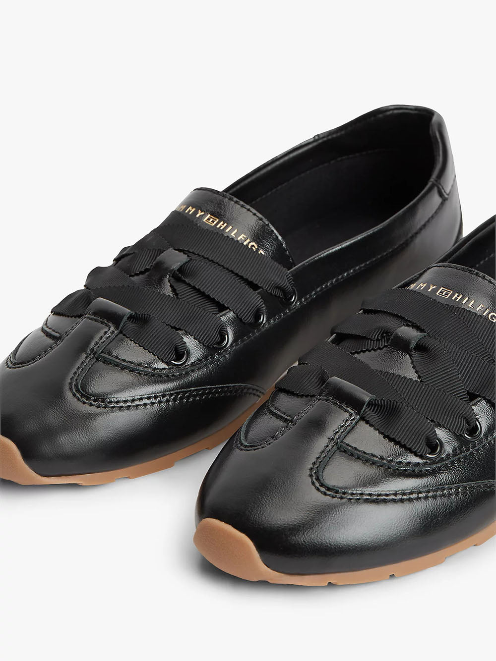 נעלי טומי הילפיגר Monogram Leather Ballet Trainers נשים
