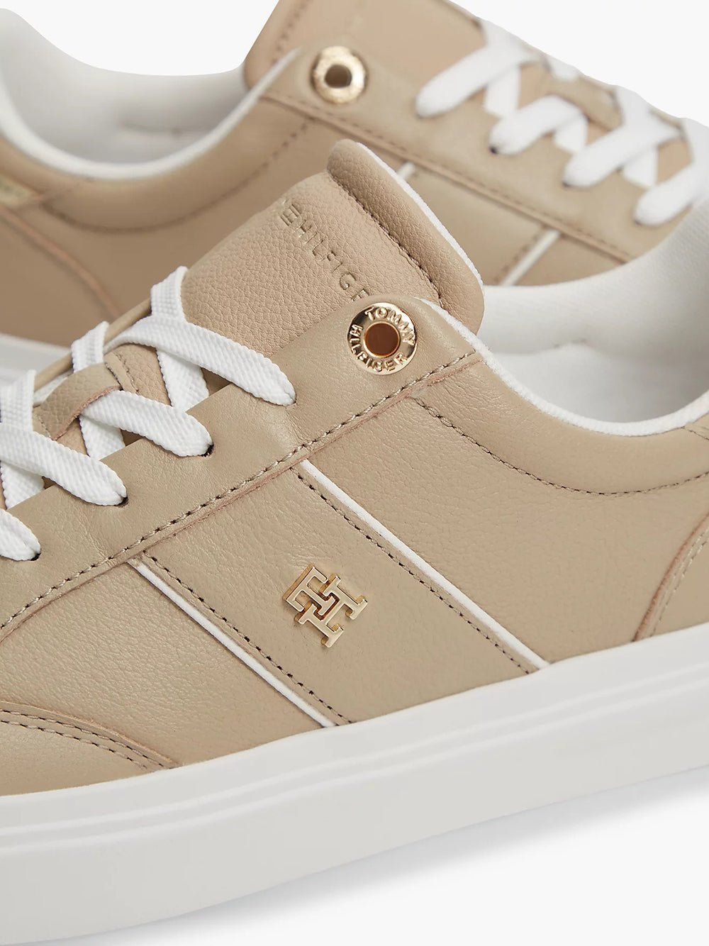 נעלי טומי הילפיגר Pebble Grain Leather Cupsole Trainers נשים