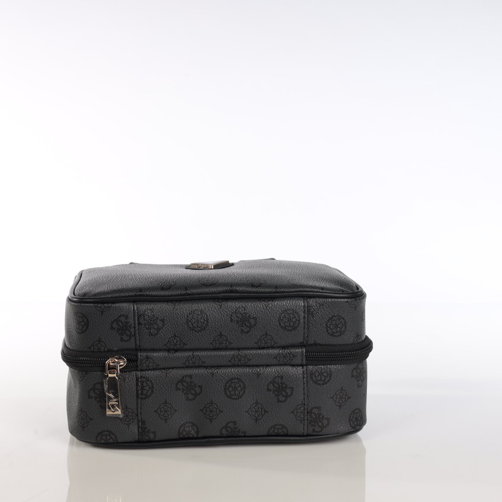 תיק איפור Guess Wilder Small Toietry נשים