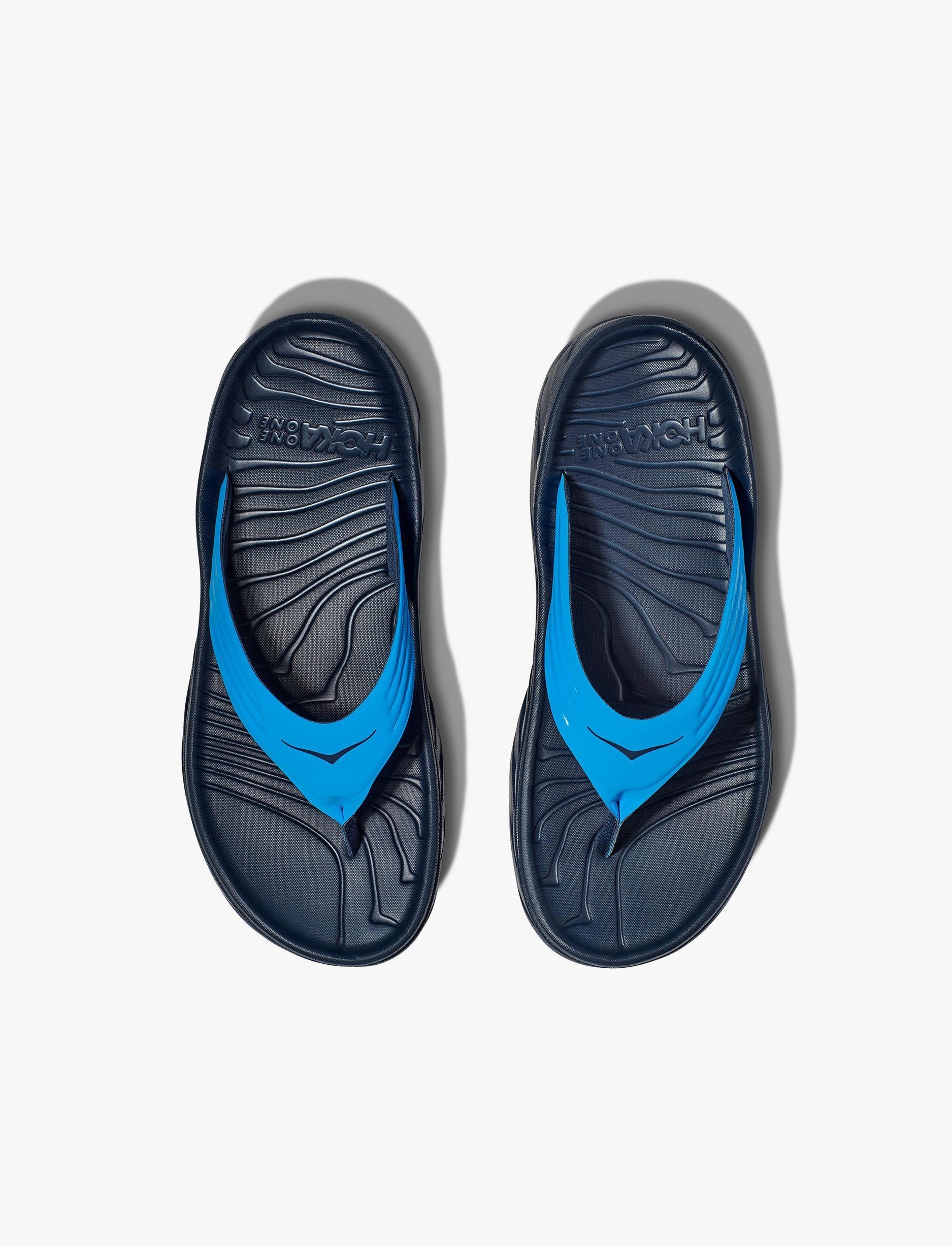 Hoka Ora Recovery Flip - כפכפים לגבר הוקה אורה בצבע כחול דיוה/כחול חלל