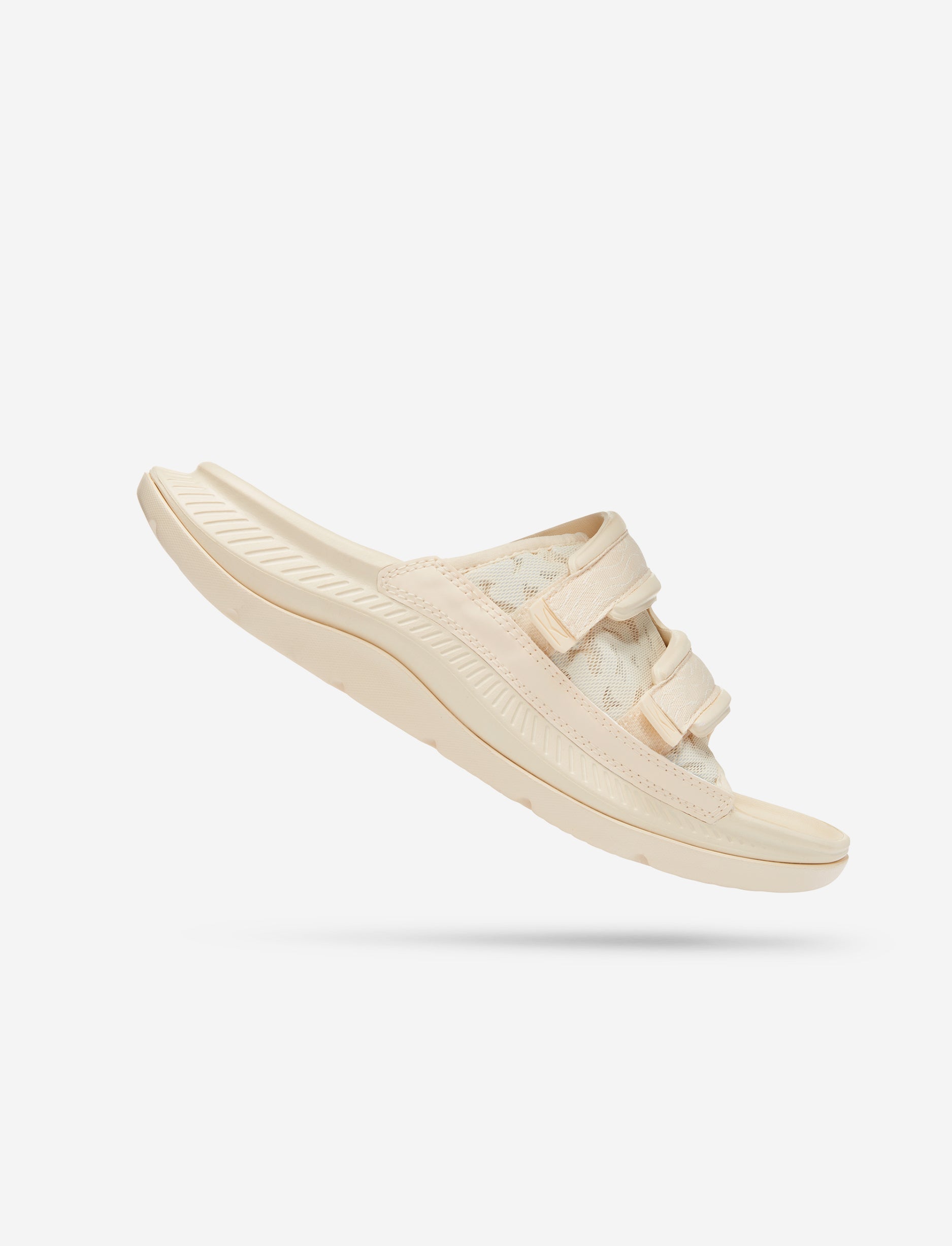 HOKA ORA LUXE - כפכפי אורה לוקס הוקה בצבע צהוב חמאה/בז' בהיר