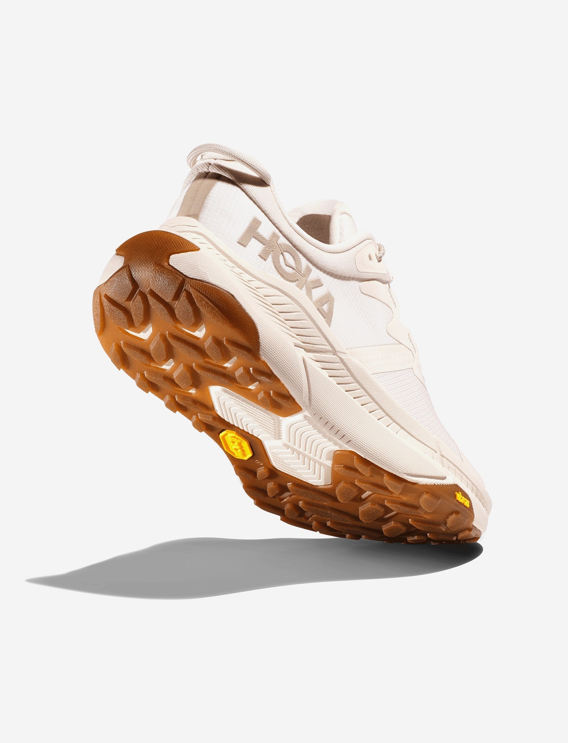 Hoka Transport - נעלי הליכה נשים הוקה טרנספורט בצבע לבן צהבהב/לבן צהבהב