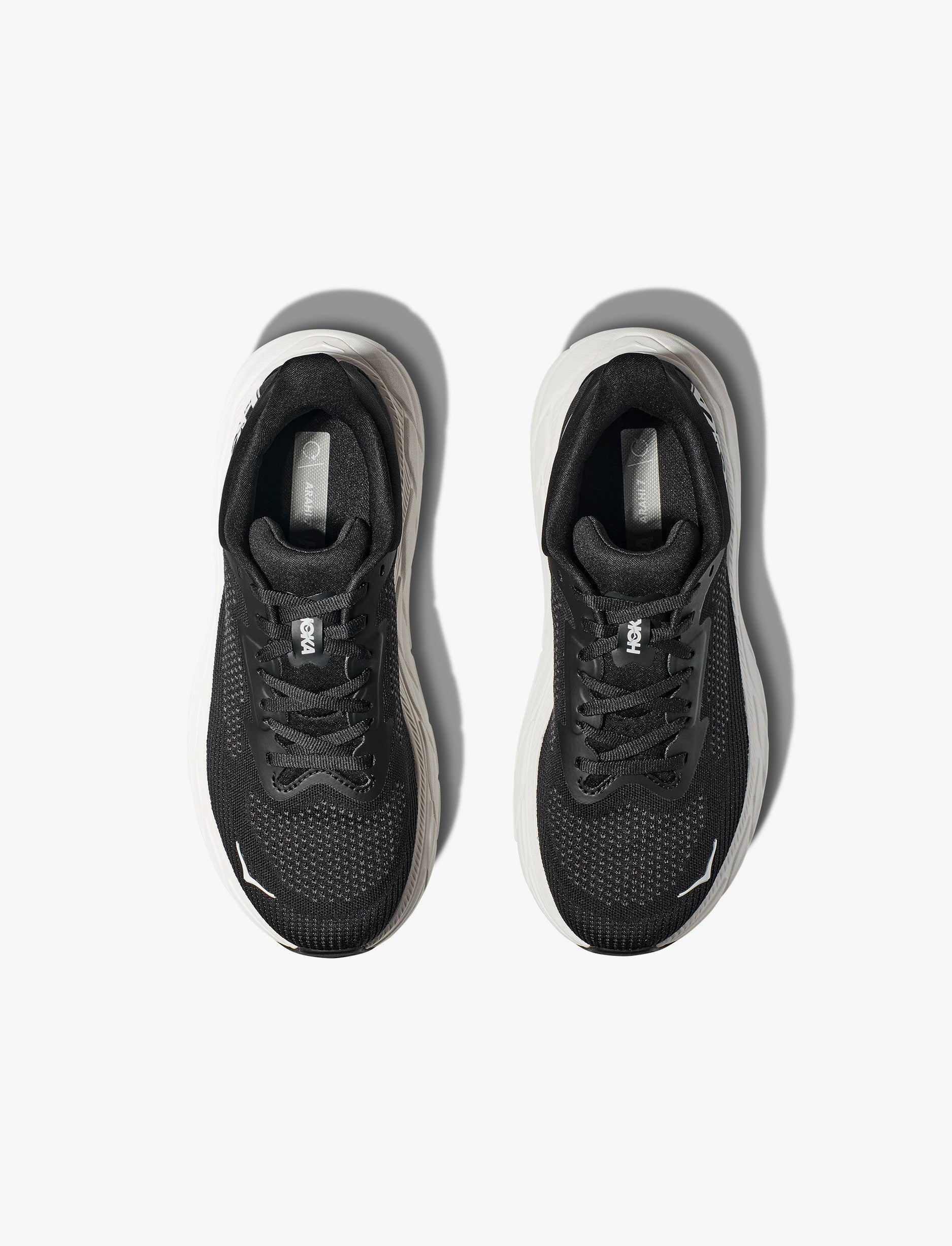 HOKA Arahi Wide 7 - נעלי ספורט נשים הוקה ארהי 7 רחבות בצבע שחור/לבן