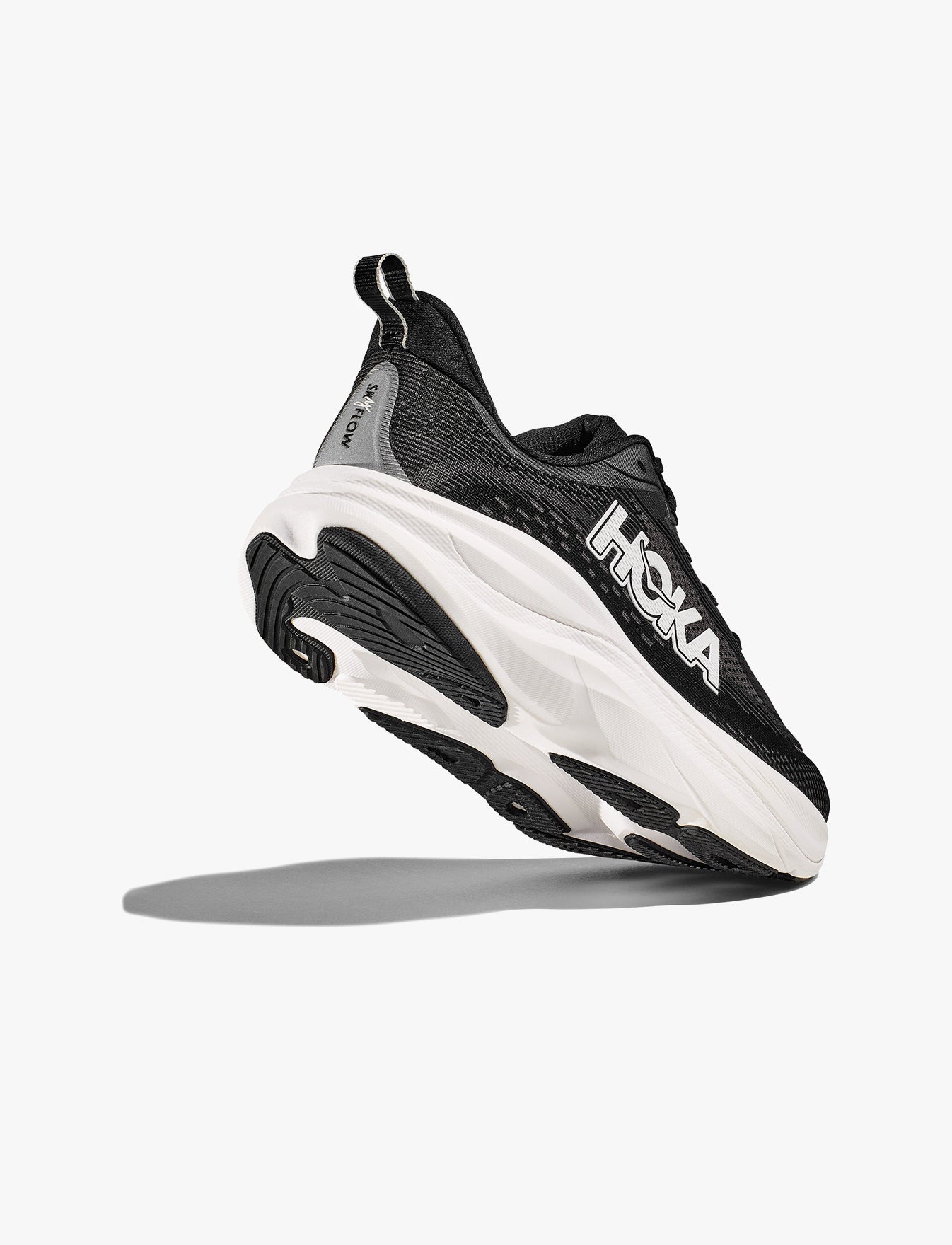 Hoka Skyflow - נעלי ספורט גברים הוקה סקייפלו רחבות בצבע שחור/לבן