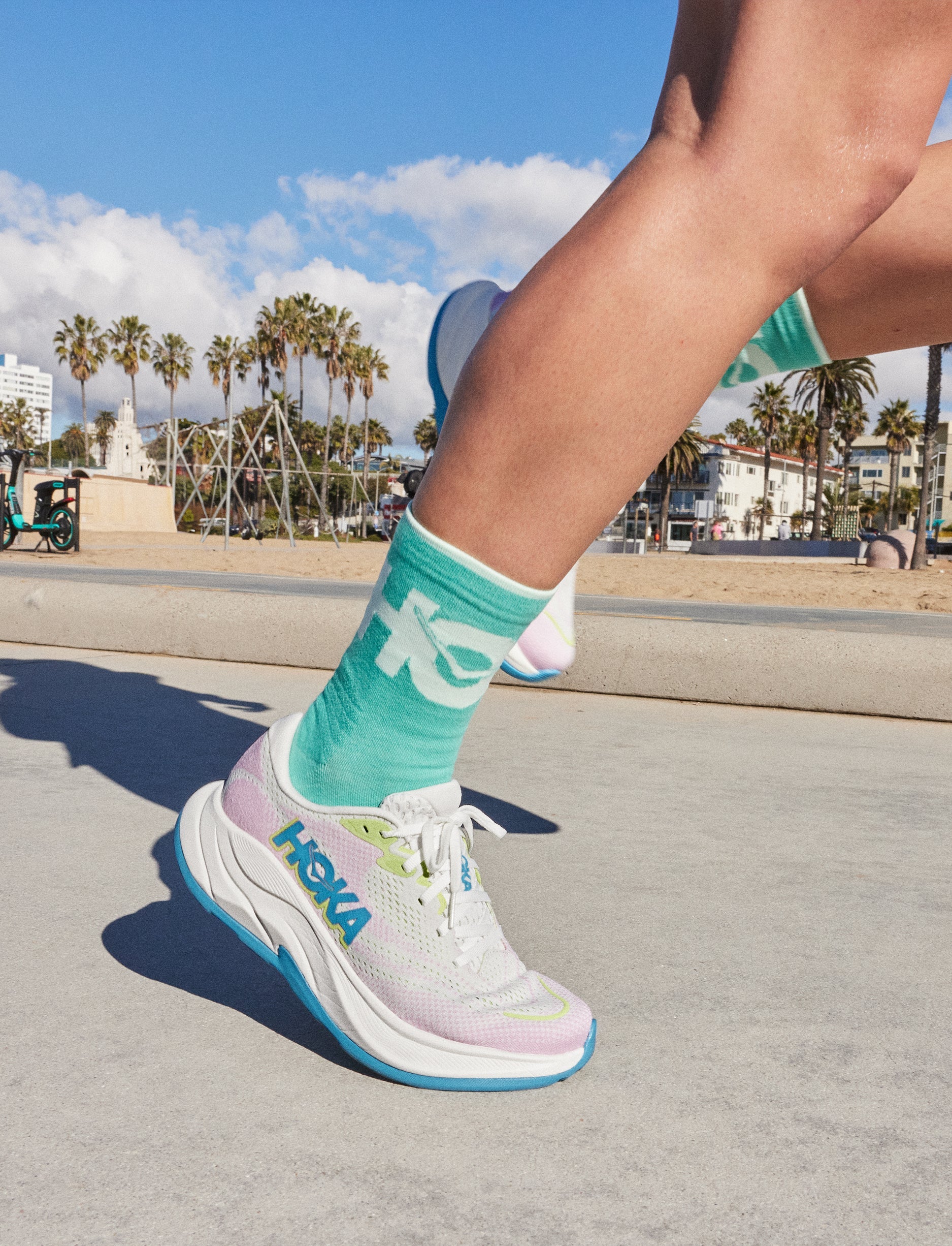 נעלי ספורט לנשים הוקה רינקון Hoka Rincon 4 - 4 בצבע פרוסט/ורוד דמדומים