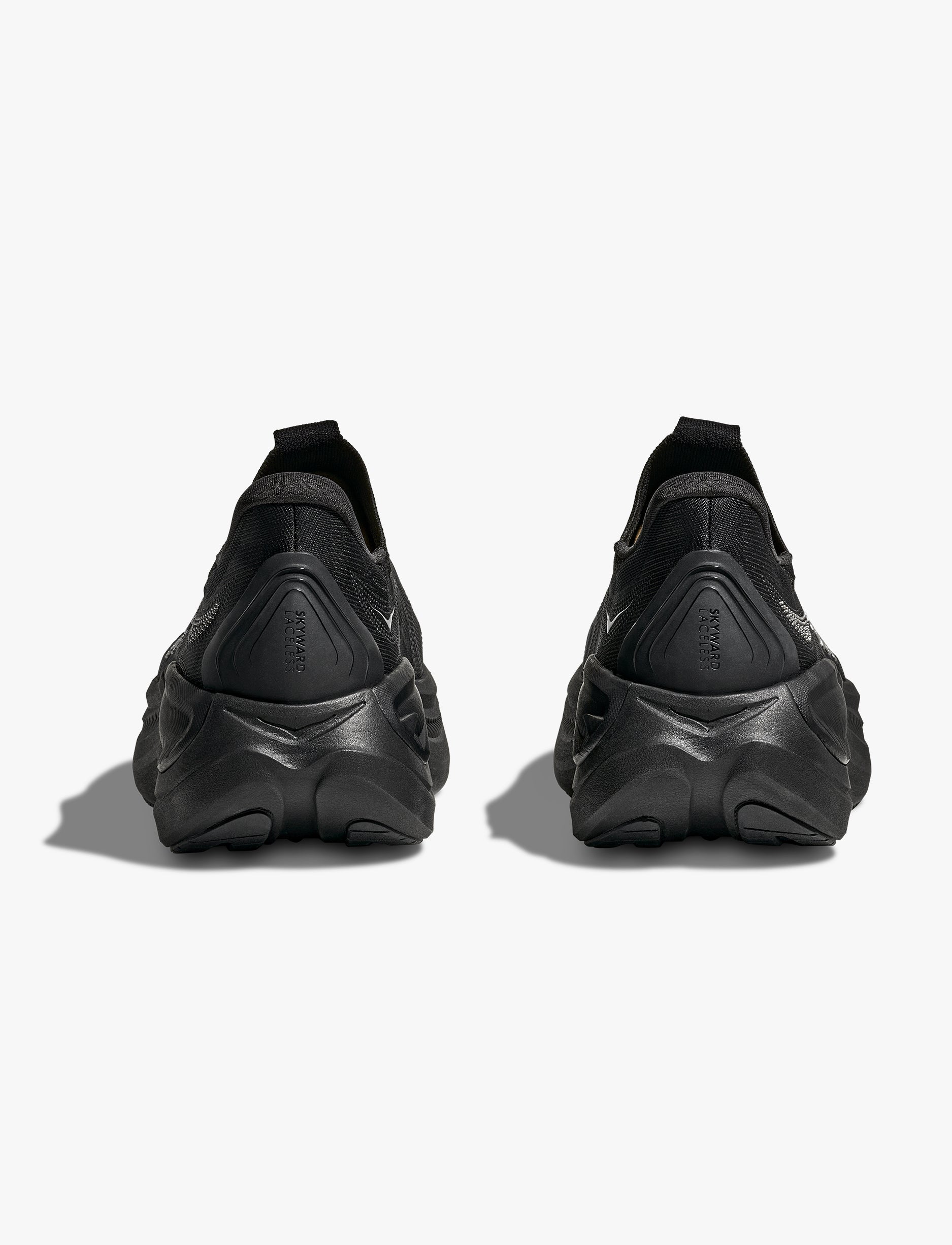 HOKA Skyward Laceless - נעלי התאוששות הוקה סקייווארד לייסלס לגברים בצבע שחור/שחור