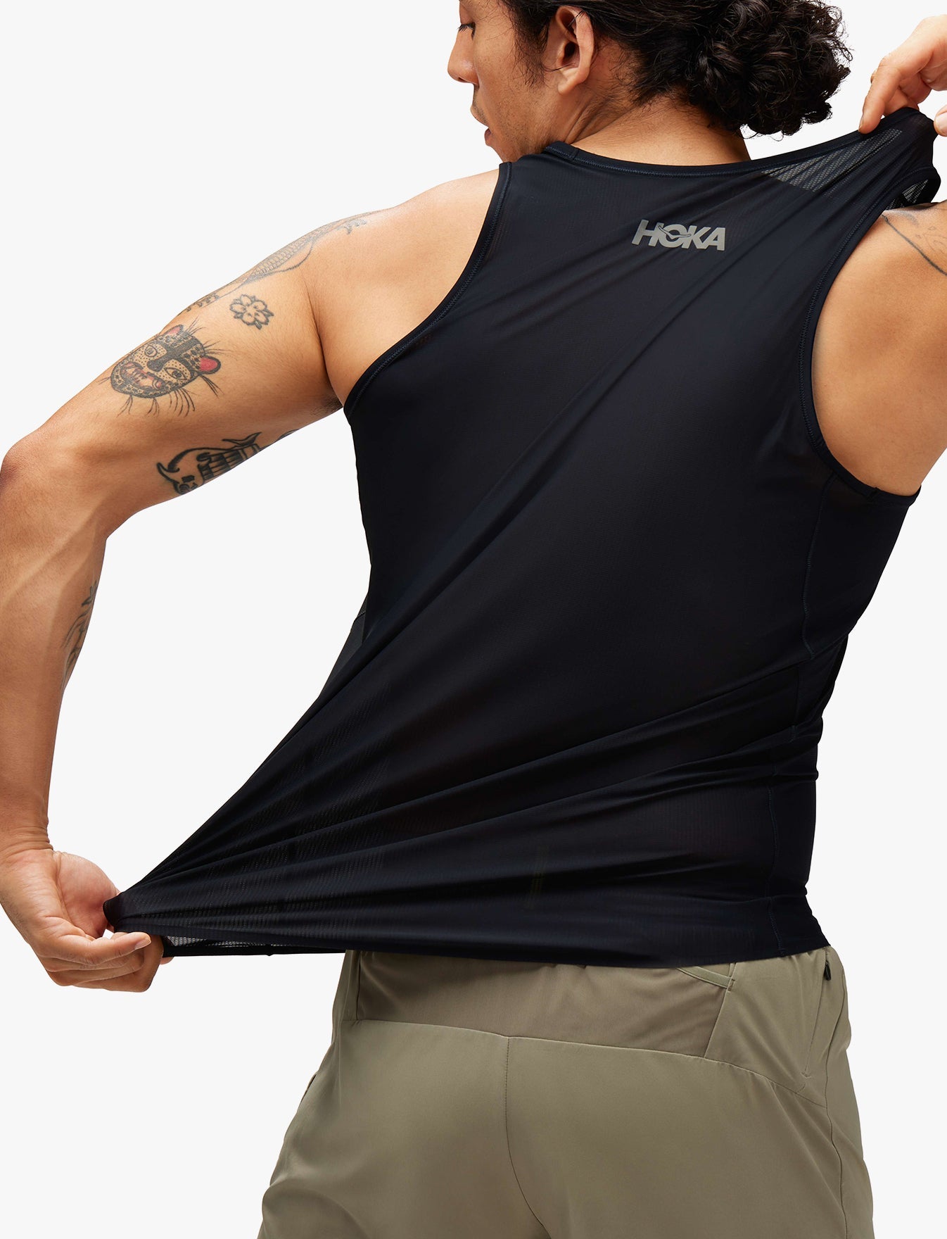 M AIROLITE RUN TANK - גופיית ריצה אירולייט לגברים בצבע שחור