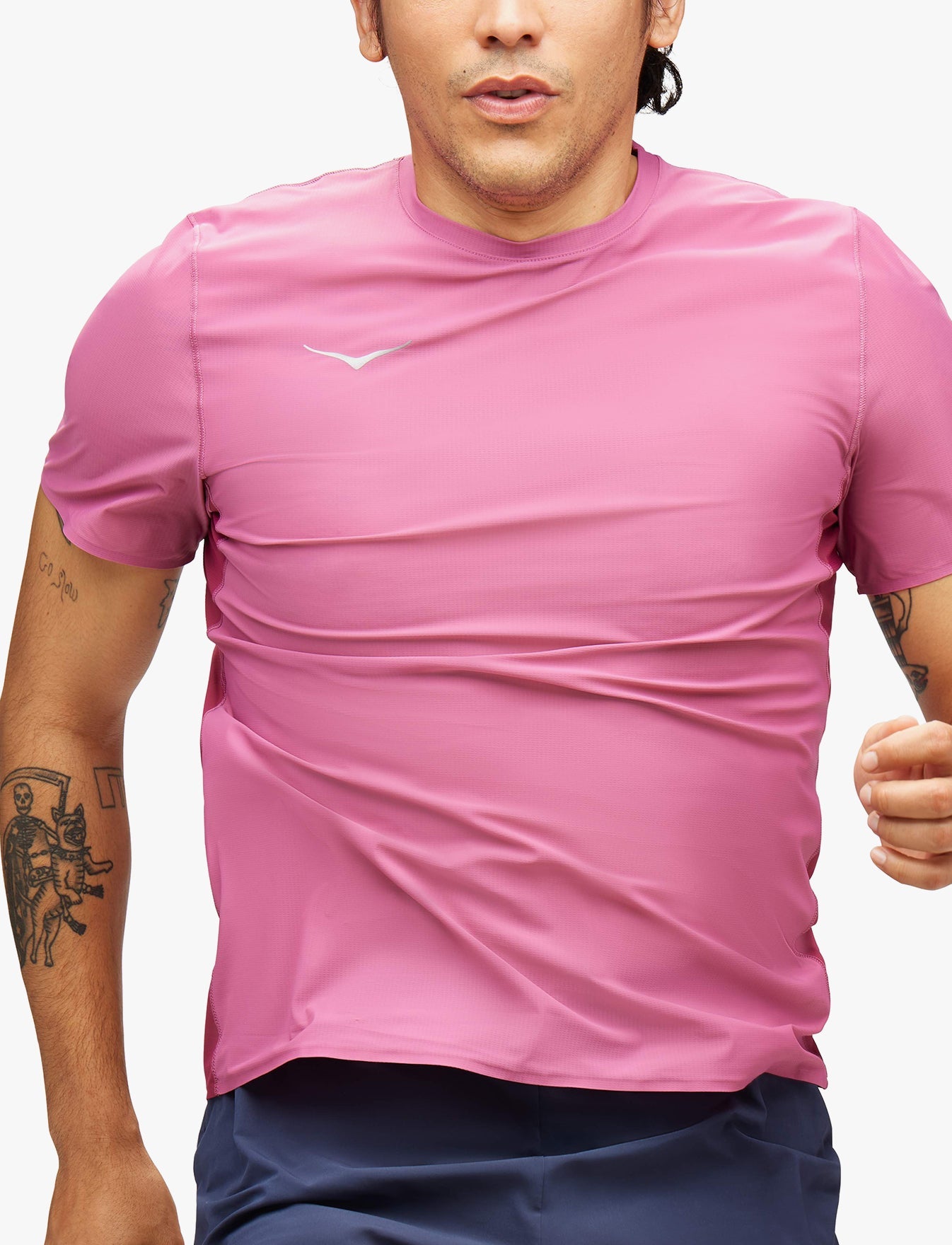 M AIROLITE RUN SHORT SLEEVE - חולצת ריצה לגברים טי אירולייט - שרוול קצר בצבע ורוד