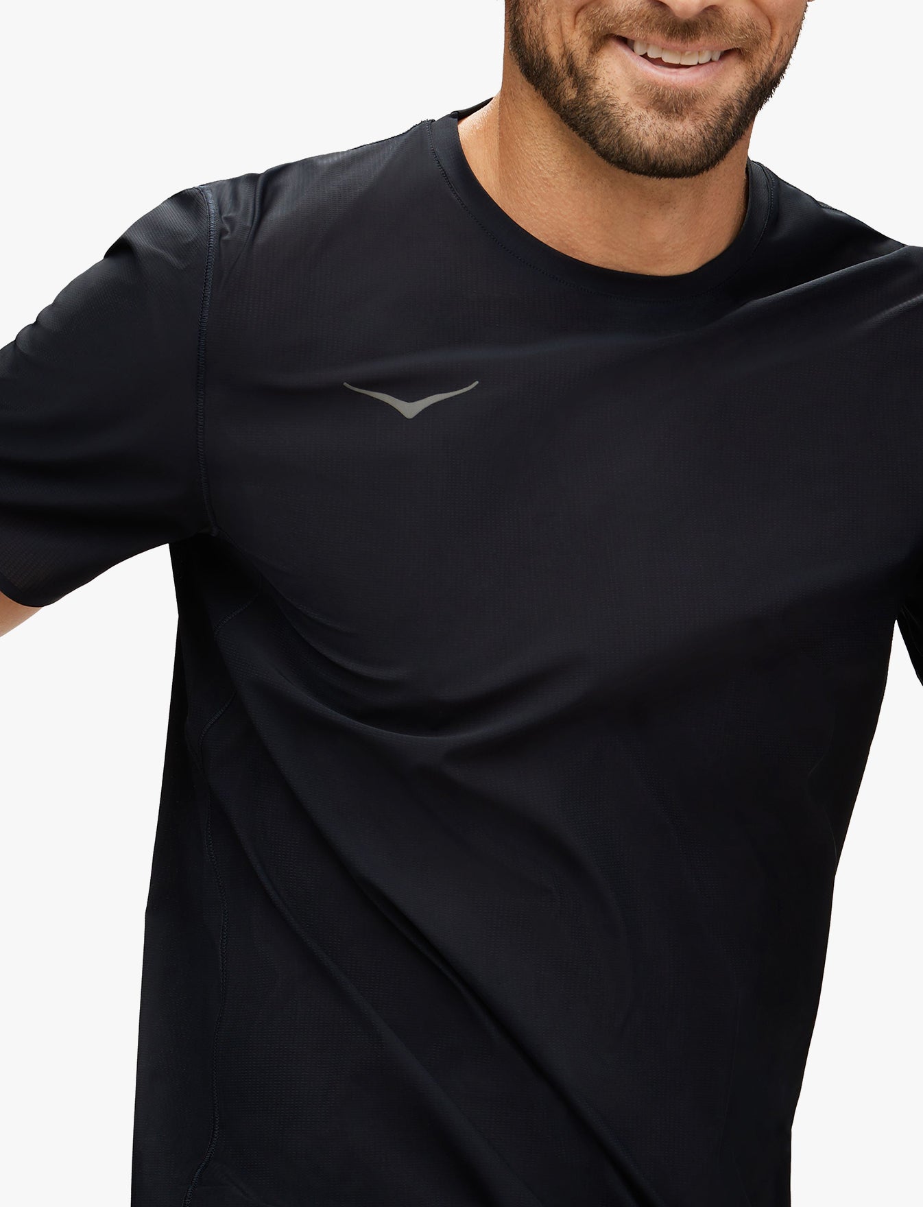 M AIROLITE RUN SHORT SLEEVE - חולצת ריצה לגברים טי אירולייט - שרוול קצר בצבע שחור