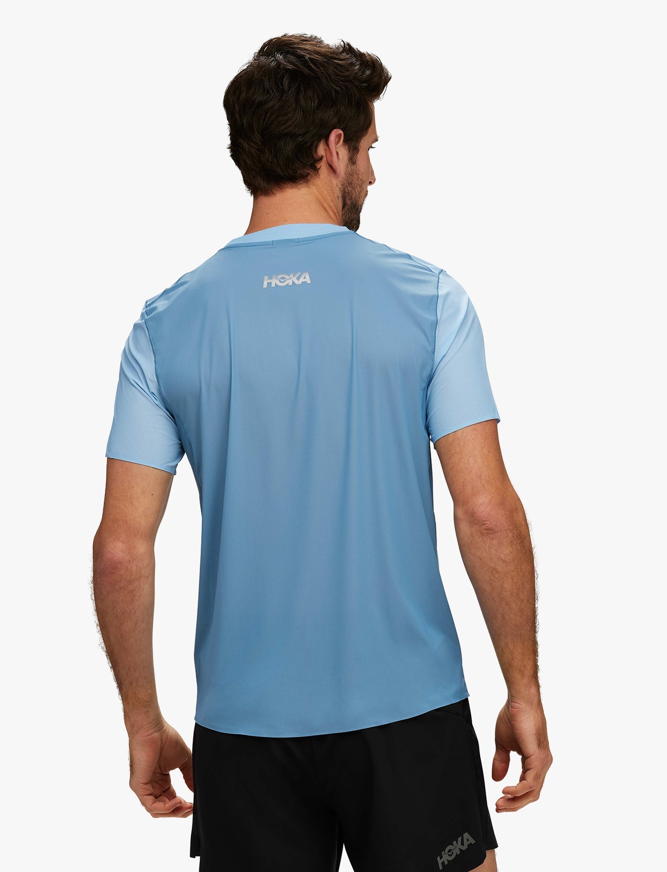M AIROLITE RUN SHORT SLEEVE - חולצת ריצה לגברים טי אירולייט - שרוול קצר בצבע כחול אפלולי
