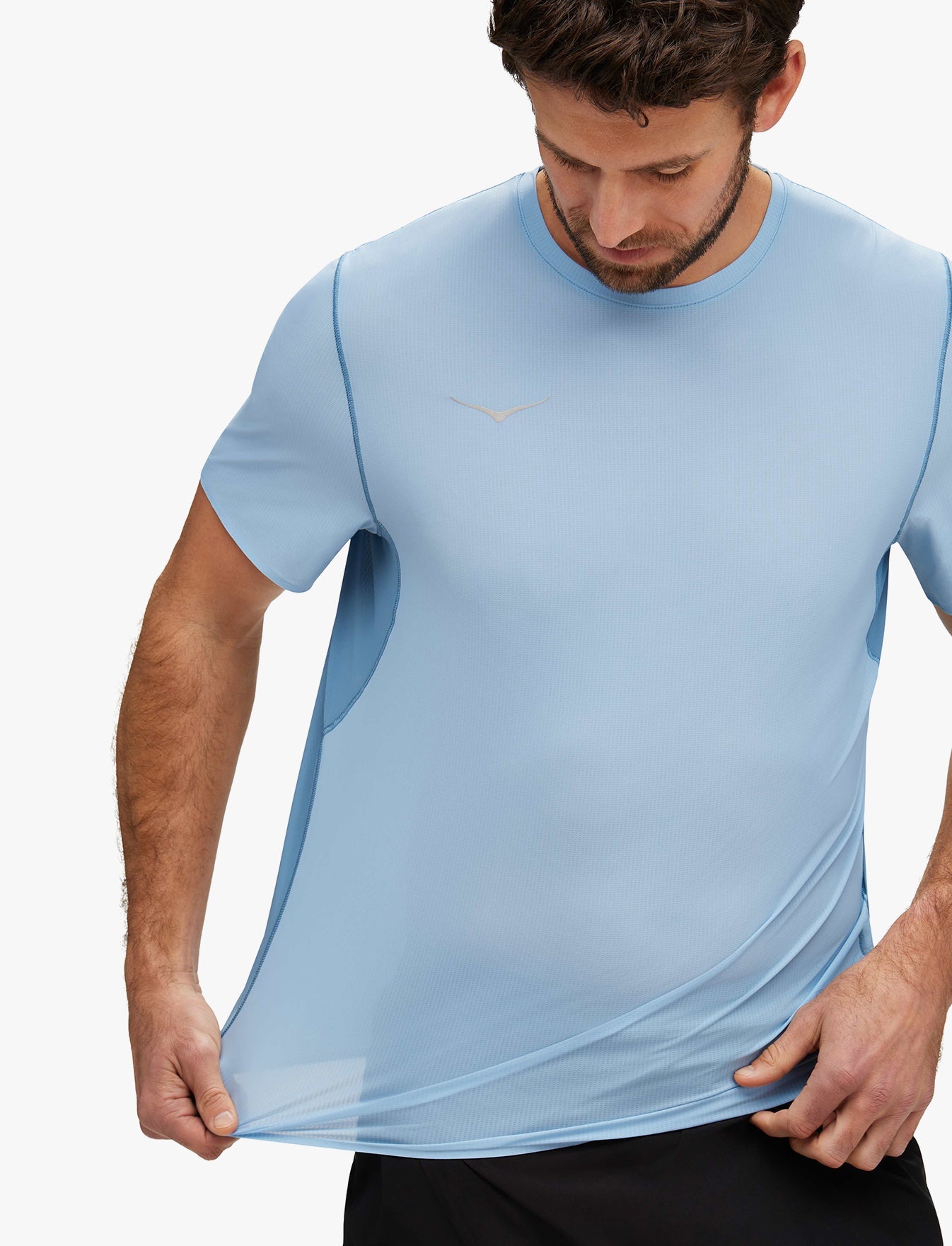 M AIROLITE RUN SHORT SLEEVE - חולצת ריצה לגברים טי אירולייט - שרוול קצר בצבע כחול אפלולי