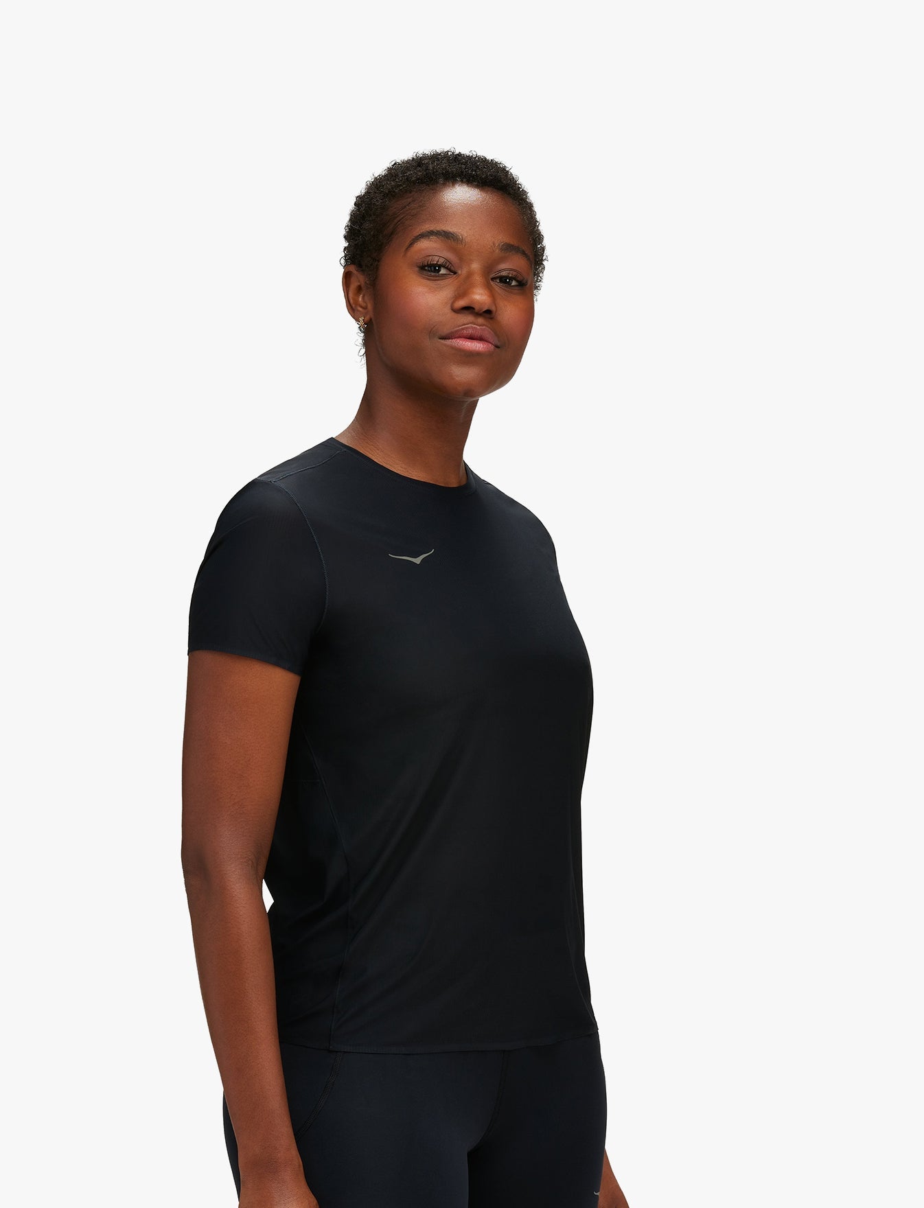 AIROLITE RUN SHORT SLEEVE - חולצת ריצה לנשים טי אירולייט - שרוול קצר בצבע שחור