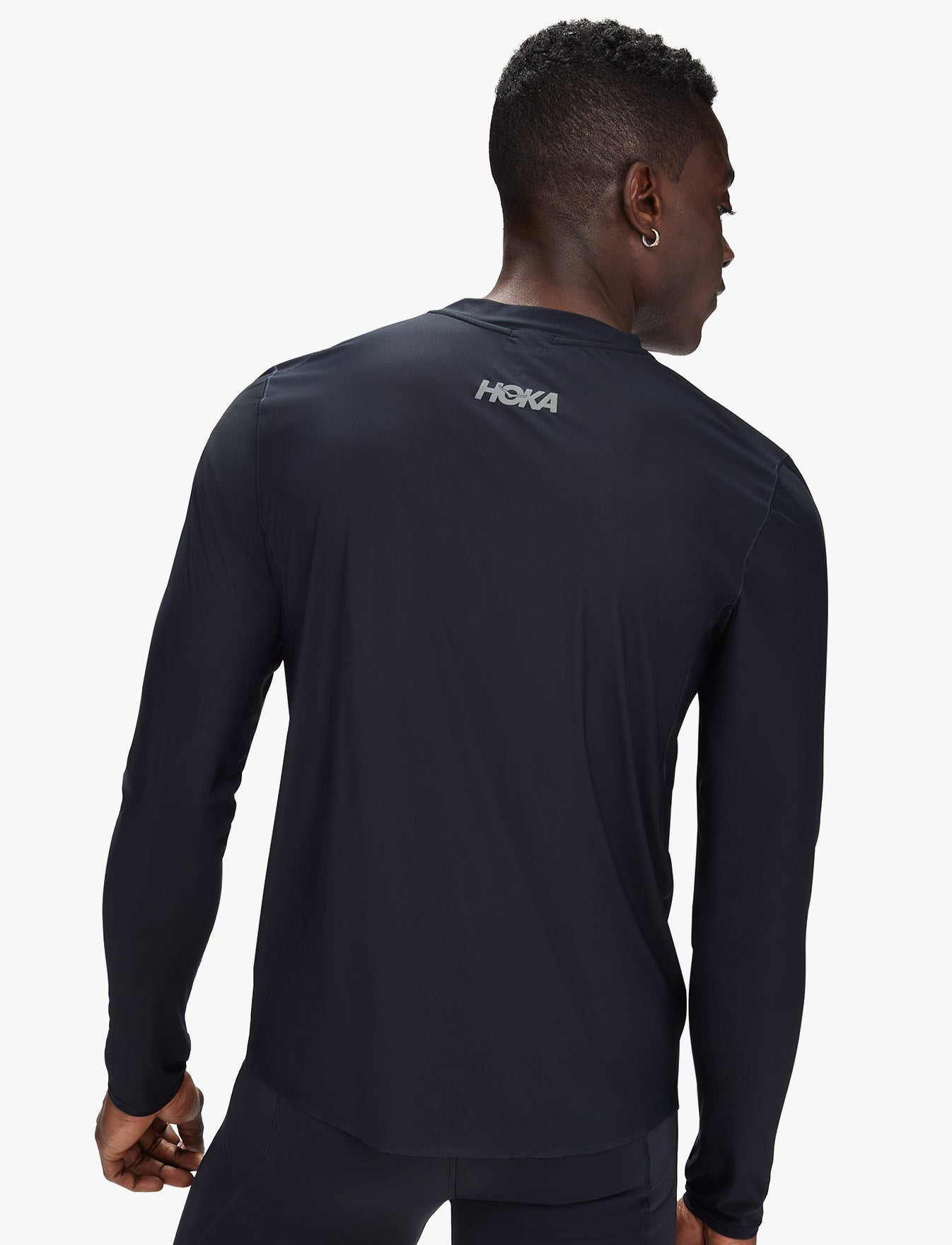 M AIROLITE RUN LONG SLEEVE - חולצת ריצה טי אירולייט - שרוול ארוך לגברים בצבע שחור