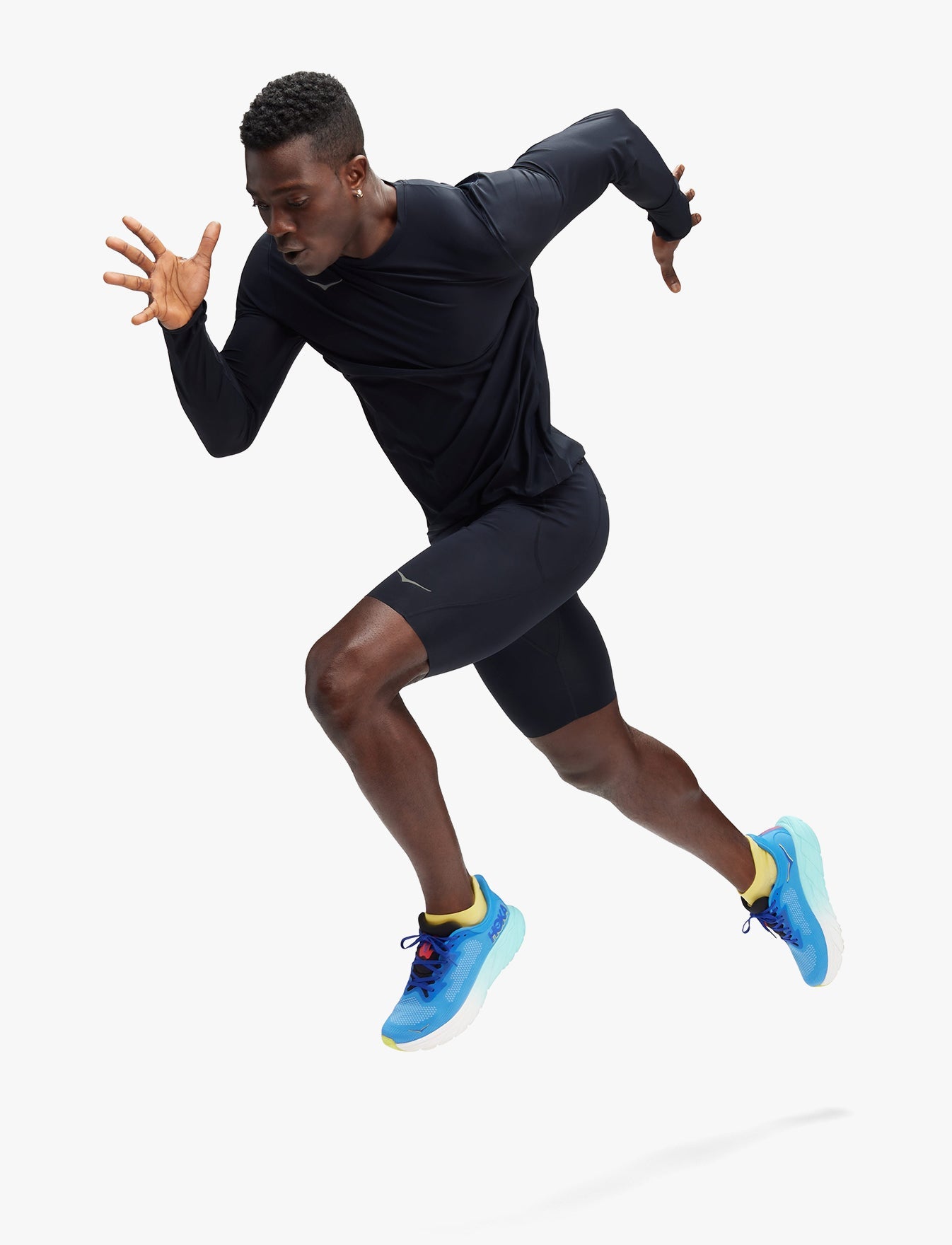 M AIROLITE RUN LONG SLEEVE - חולצת ריצה טי אירולייט - שרוול ארוך לגברים בצבע שחור