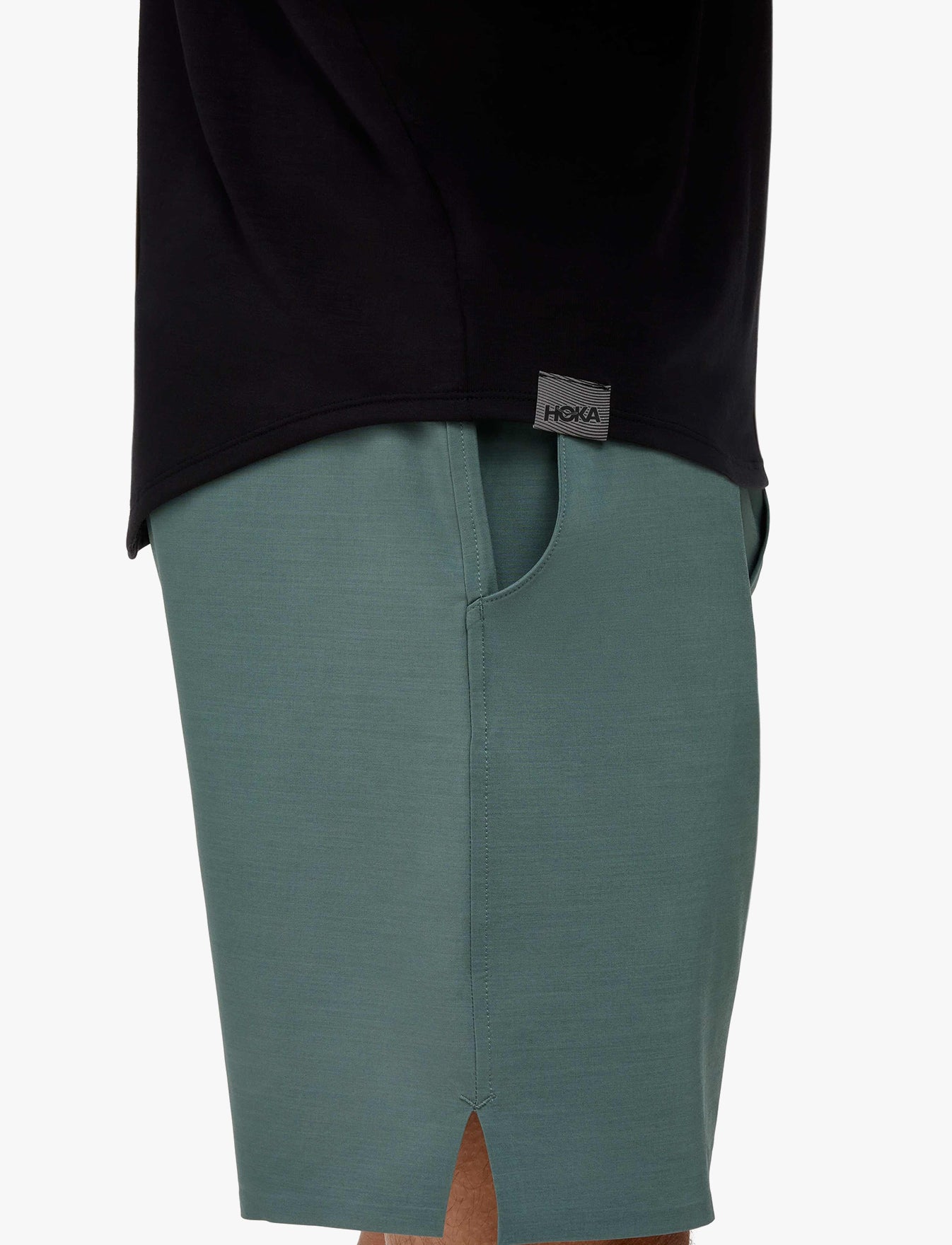 Hoka Essential LS Tee - חולצת טי שרוול ארוך אסנשיאל לגברים בצבע שחור