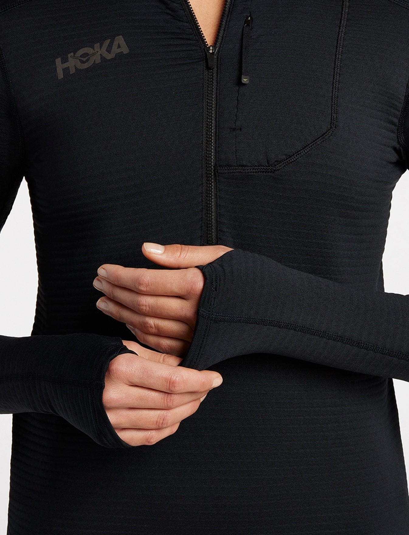 W 1/2 ZIP - עליונית נשים 1/2 רוכסן בצבע שחור